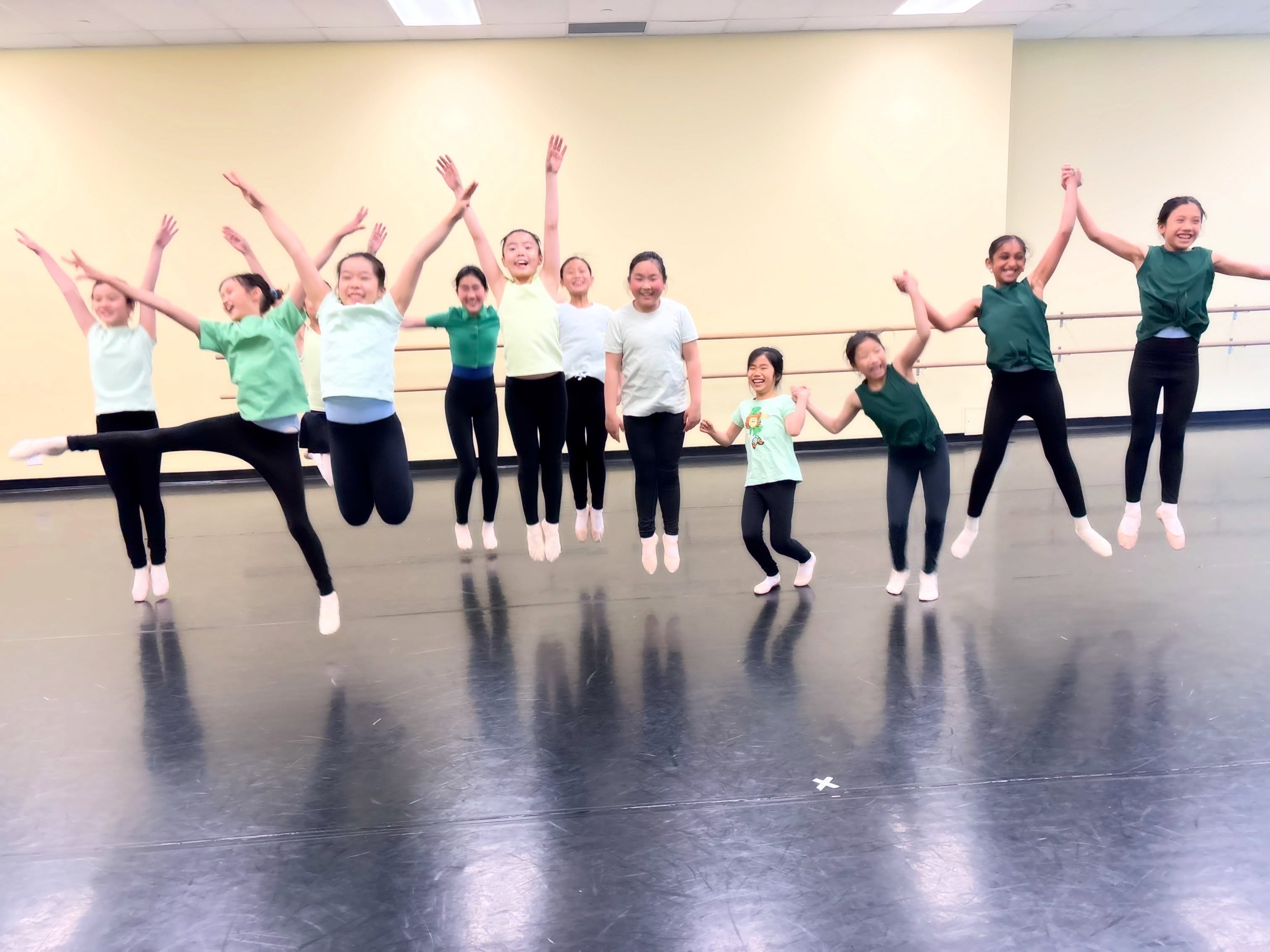 Trees. Green tees. Big jumps. Bigger smiles. 🌳💚
Recital season is our favorite season 🩰✨
#RecitalReady #BalletLife #ballet #balletstudents #balletschool