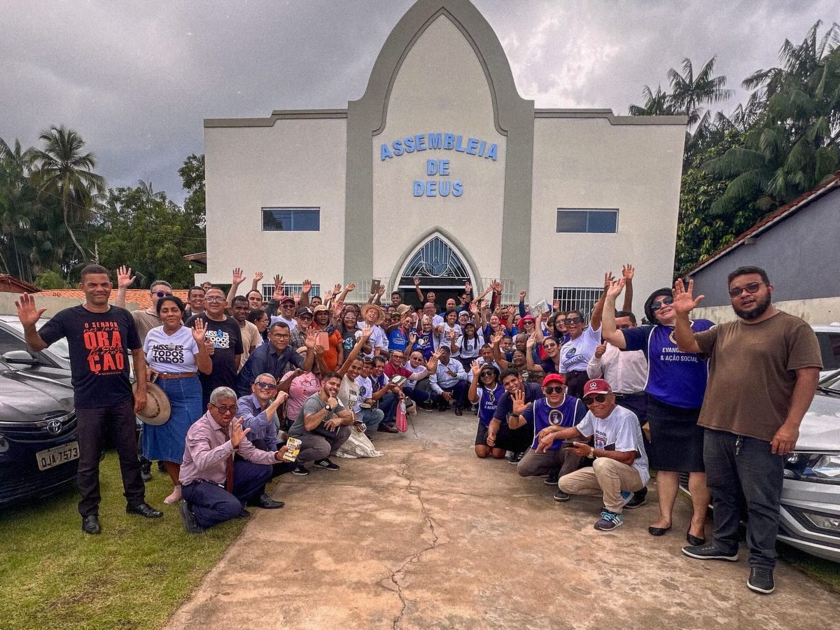 A Blitz do Caminhoneiro da SEMADESL movimentou as estradas da Estiva!🛣️
Foi um dia de muito evangelismo, adoração, pregação da Palavra e cuidado com os nossos motoristas.
Além do alimento para a alma, abençoamos os motoristas com kits e a Palavra de Deus (a Bíblia Sagrada).🙏🏼
Mas a nossa maior alegria foi ver o impacto do Evangelho no asfalto: vidas se renderam a Cristo!🙌🏻
Obrigado, Estiva! A jornada continua e o Reino avança
SEMADESL🌎
Missão no poder do Espírito Santo🔥
_____________________
#semadesl #iadesl #blitzdoscaminhoneiros #missões #estiva