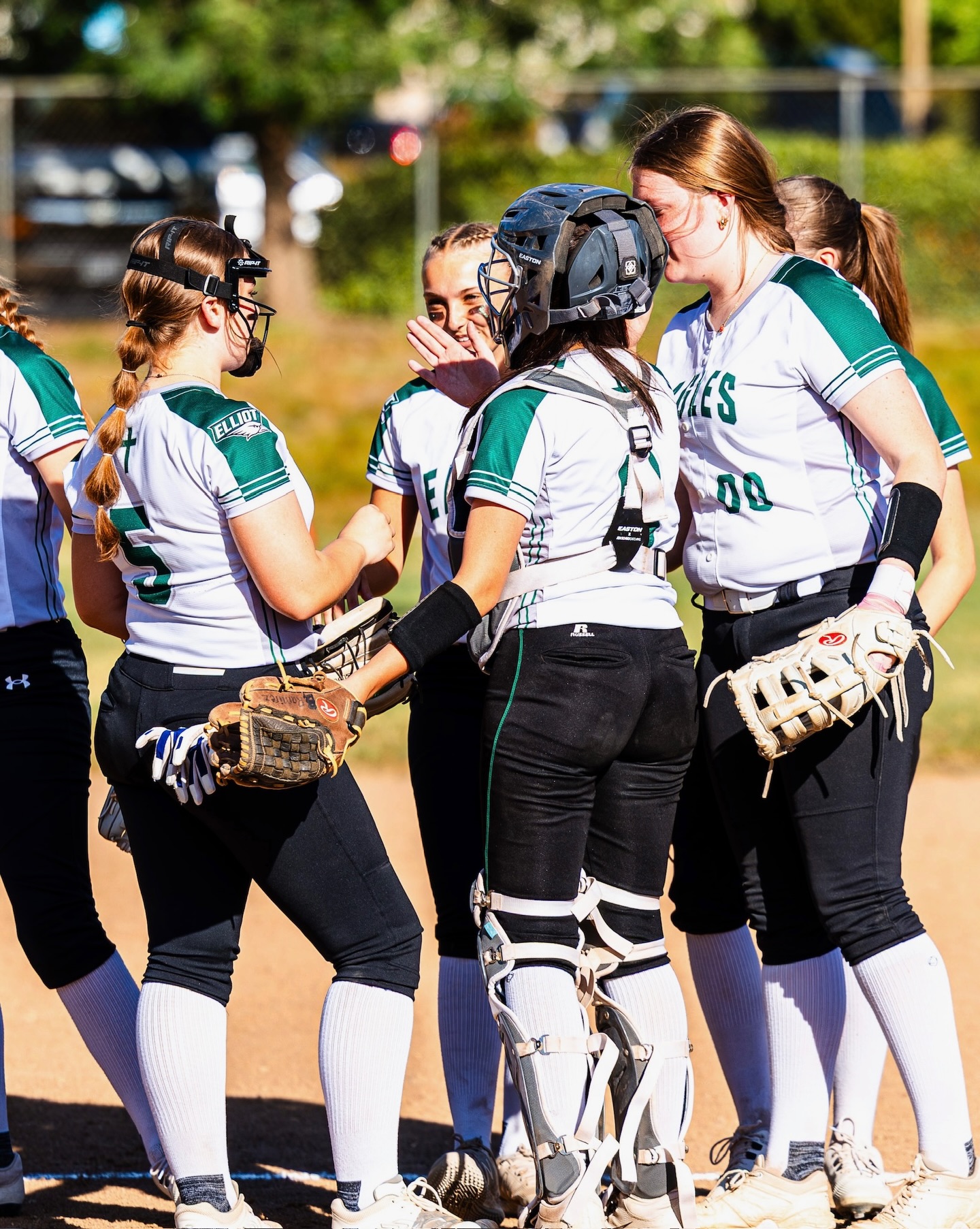 Off to the CHAMPIONSHIP GAME!!! 🥎 A HUGE congrats to the Elliot varsity softball team on a semi-final win of 13-1. Beyond proud of you girls and the season you’ve had!