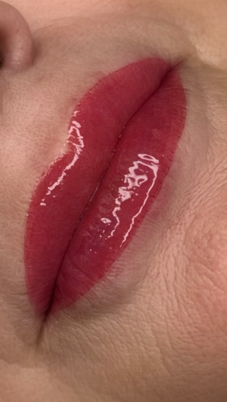 No more checking your lipstick every 20 minutes ✨
Lip blush gives your lips soft, fresh color that stays with you from morning coffee to late-night plans 🤍
Book and enjoy naturally defined, juicy-looking lips every single day 👄
Permanent Makeup Services,
Tattoo Removal & Carbon Laser Facial
⬆️Book apt with the link in bio
✨Free Consultation available
📍Oshawa, Ontario
✉️browsbyieva@gmail.com
☎️416-804-6749
Website:
permanentbeautybyieva.com
#lipblushoshawa #oshawalips #oshawalipblush #whitbylips #oshawapermanentmakeup