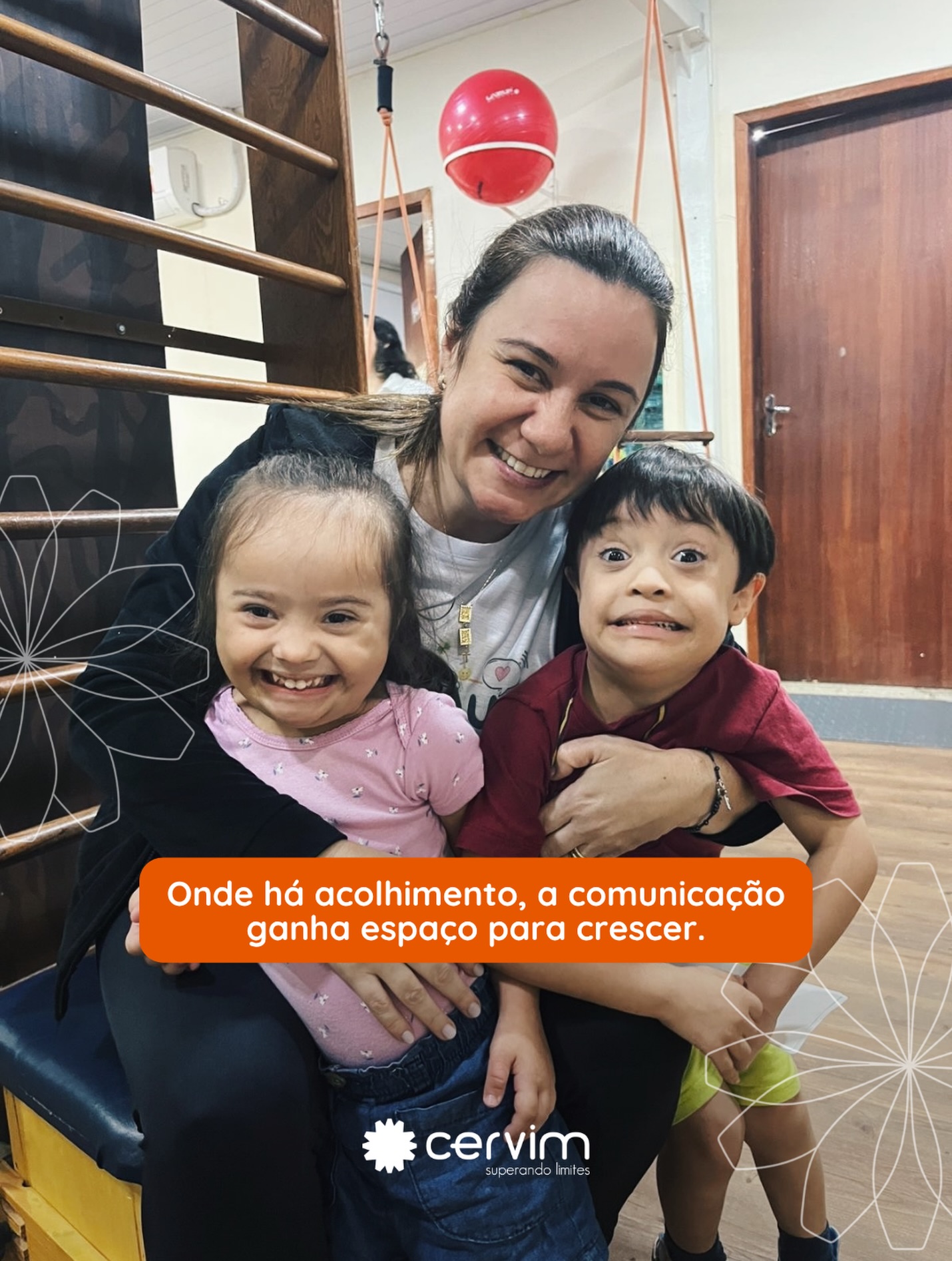 A comunicação vai muito além das palavras. 💙
Ela acontece no olhar, nos gestos, nos sons, nas tentativas, nas expressões e em cada pequena interação construída com afeto e estímulo.
Na fonoaudiologia, trabalhamos diariamente para desenvolver habilidades que ajudam a criança a se comunicar com mais autonomia, segurança e conexão com o mundo ao seu redor. Cada conquista, por menor que pareça, representa um passo importante no desenvolvimento, na socialização e na qualidade de vida.
No CERVIM, acreditamos que comunicar é também criar vínculos, fortalecer possibilidades e permitir que cada criança encontre sua própria forma de se expressar. ✨
#fonoaudiologia #cervim20anos #reabilitacao #T21 #desenvolvimentoinfantil