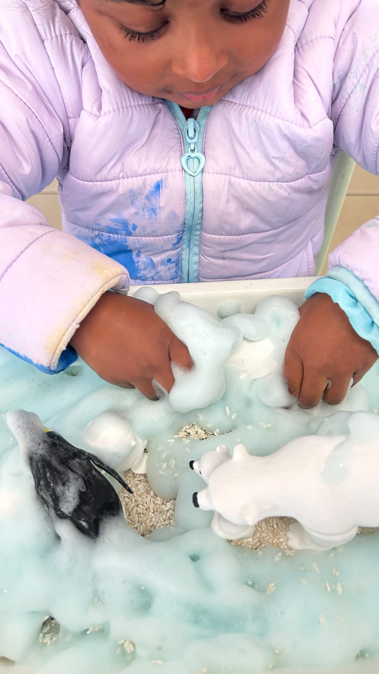Exploring the icy world of Arctic animals through sensory play 🐧Today our children explored a bin filled with soft white rice and fluffy shaving cream. The children loved feeling the soft "snow" squishing it between their fingers and hands. ❄️Sensory play encourages language development, fine motor development and curiosity. #sensoryplay #earlychildeducation #montessoripreschool #playgroup #preschool