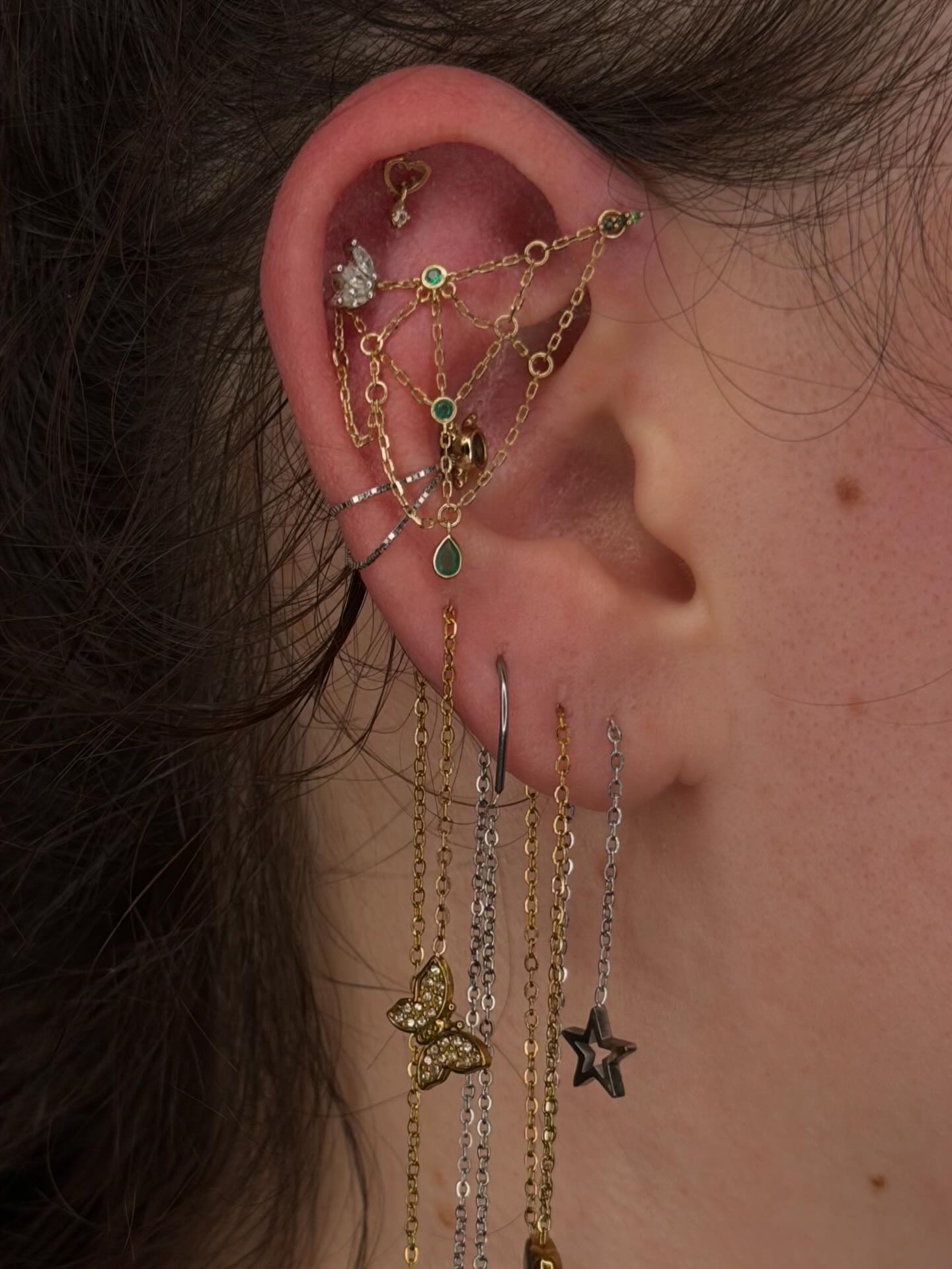Added this beautiful chain to the industrial Gold and Green! 😍
@piercingbyroy x @modernmoodbodyjewelry