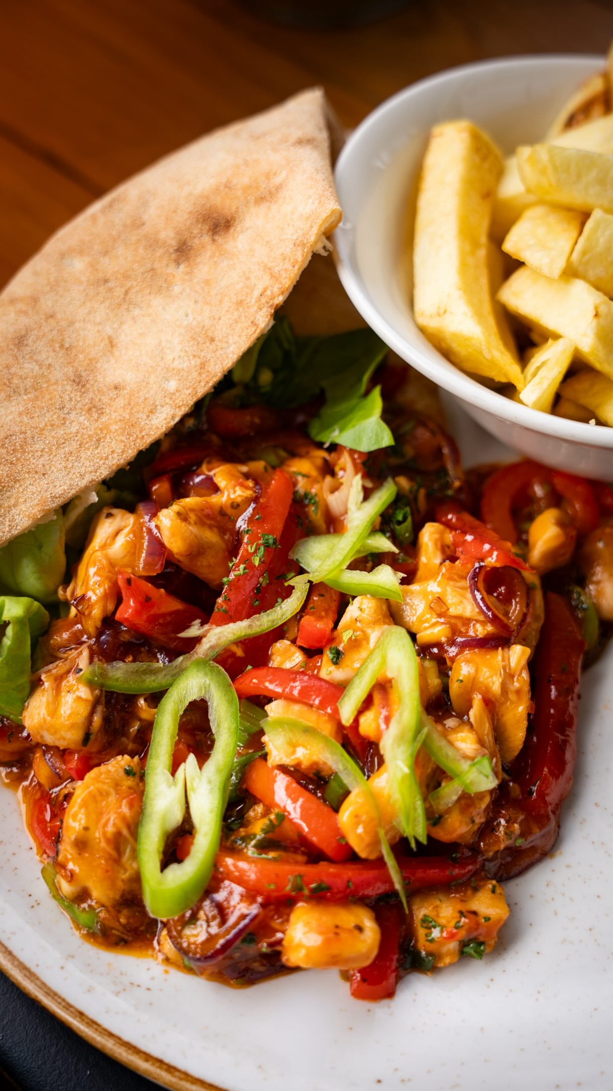 One of our most requested specials is back 🙌 The Chef’s Special Chili Chicken Pocket will be available for the next couple of weeks only. Loved by our regular customers and worth getting while it lasts.
#CaponesGalway #ChefsSpecial #LimitedTimeOnly #GalwayEats #foodspecials