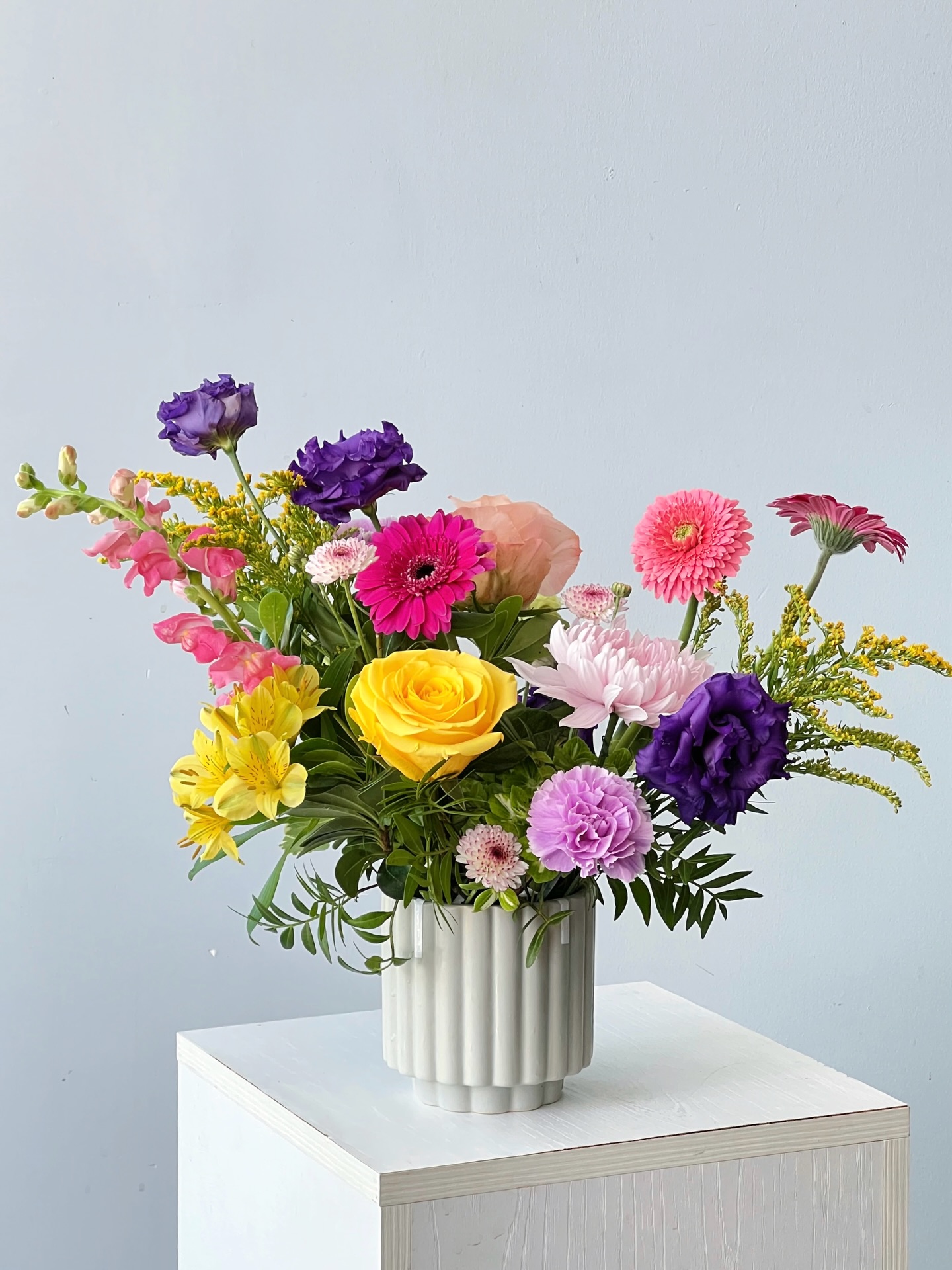Happiness showed up in a vase 💐✨
#petalwoodfloraldesign #halifaxlocal #novascotia #flower #flowerdesign