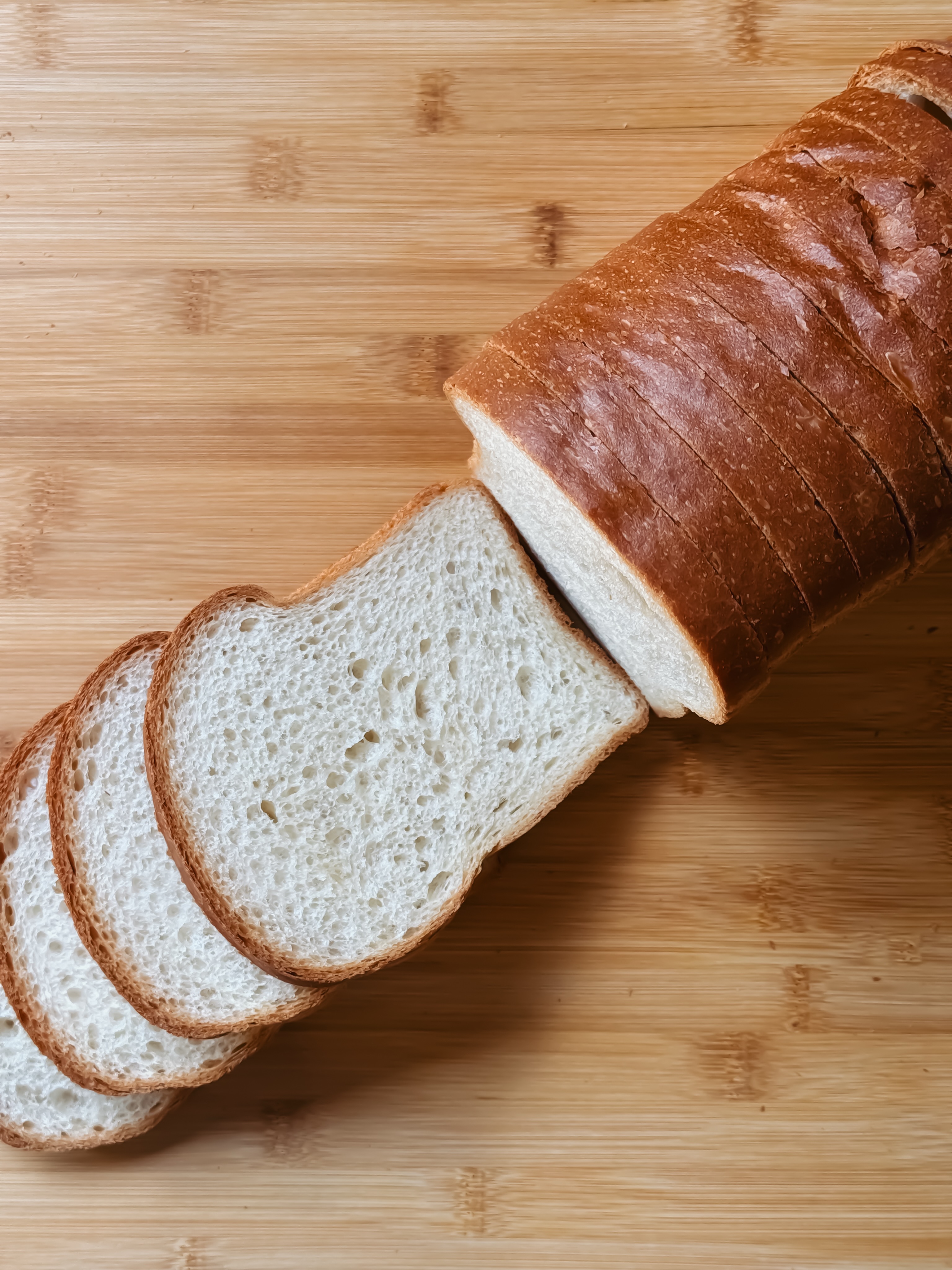 Our White Pullman is proof that white bread doesn’t have to be boring (or filled with preservatives) 😏
Tap to see where it’s toasting! #mediterrabakehouse #whitepullman