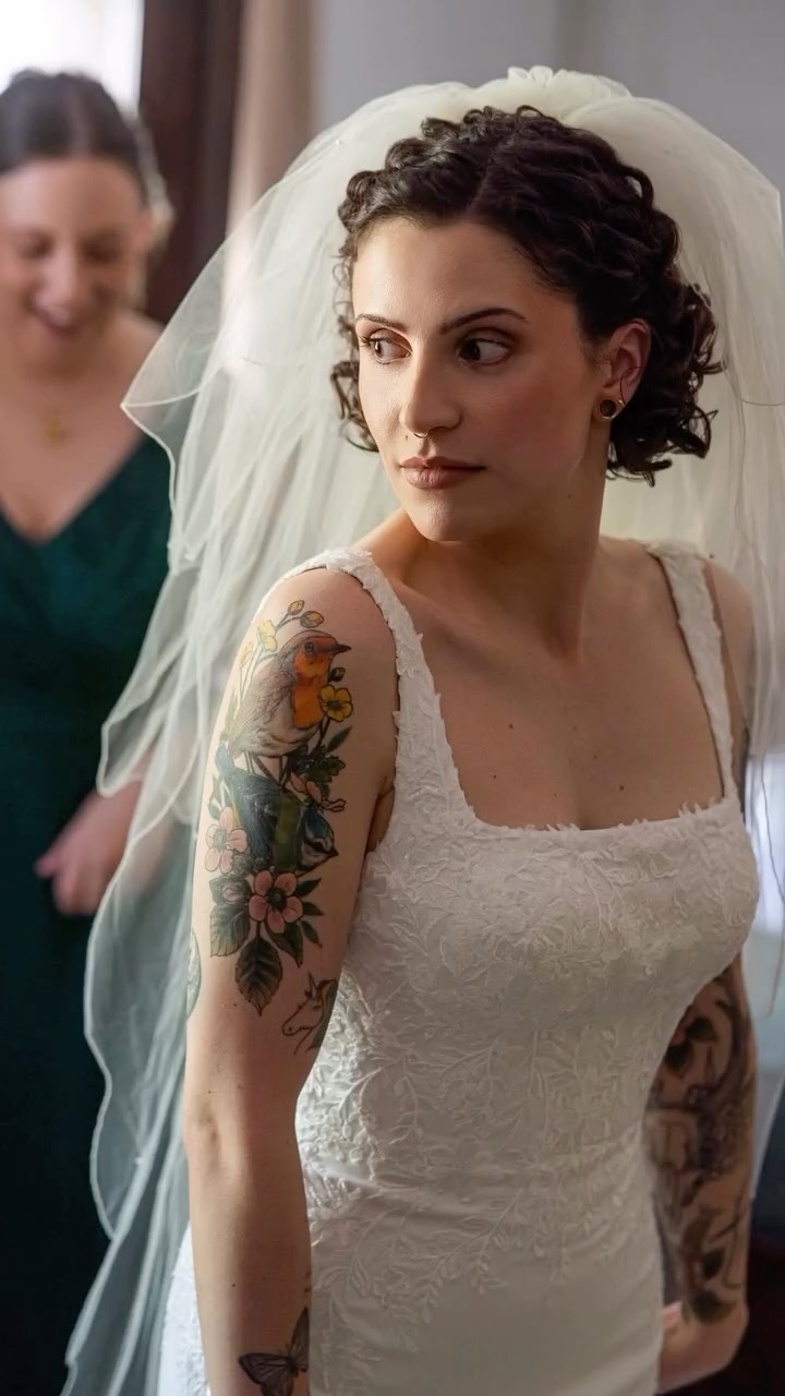 Choose a makeup artist who makes you look and feel like yourself, just your best self 🤍
Thank you to beautiful Josie and @jorobbensphotography for these beautiful photos @thetalbotripley A lovely morning had with amazing bride, Josie and her bridesmaids. Congratulations lovely. 🥰
#bridalmakeup #naturalweddingmakeup #makeupartist #weddingmakeup