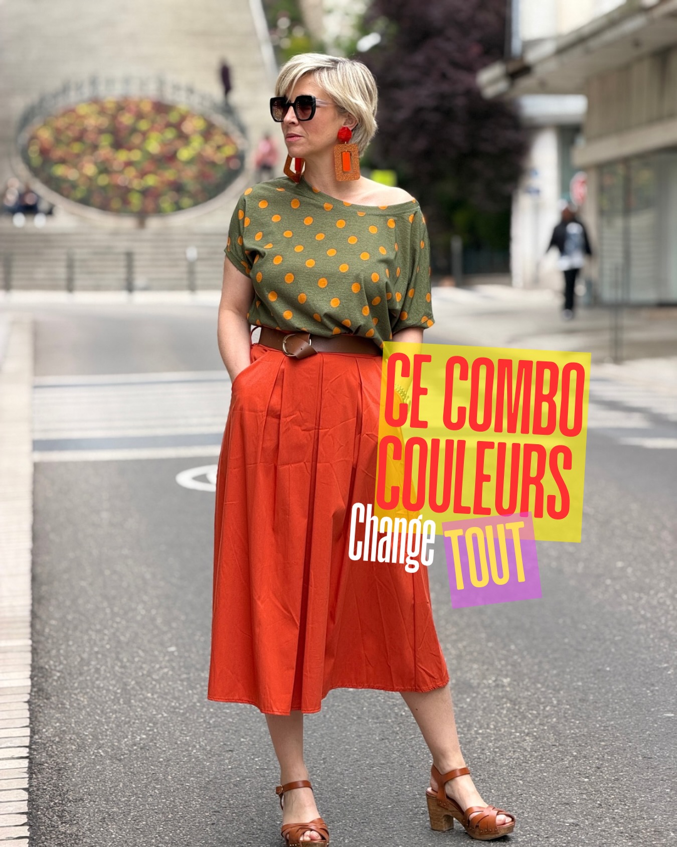 Beige. Camel. Chocolat.
C’est ce qu’on met avec du terra cotta.
Toujours. Automatiquement. Sans réfléchir.
Et si c’était précisément ça, le problème ?
Le vert olive et le terra cotta sont deux tonalités chaudes du même territoire chromatique.
Mais ensemble, ils se percutent.
L’un réveille l’autre. L’un sublime l’autre.
Ce n’est pas du hasard. C’est de la colorimétrie.
Ici : le t-shirt Gaspard — pois orangés sur fond vert olive.
L’imprimé pois, c’est la star de nos Imprimés de l’Amour cette saison.
Graphique, joyeux, terriblement chic.
La jupe Julietta en terra cotta fait le reste.
Les boucles Anouck signent le look.
Un ensemble qui attire les regards.
Pour les bonnes raisons.
Oser la couleur, c’est refuser l’invisibilité.
Gaspard existe en 10 couleurs.
Je te décline un look pour chacune — pour que tu trouves le tien.
Commente OUI si tu veux ta version 👇
#imprimésdelamour #colorimétrie #terracotta #comtessedeblois #oserlacouleur