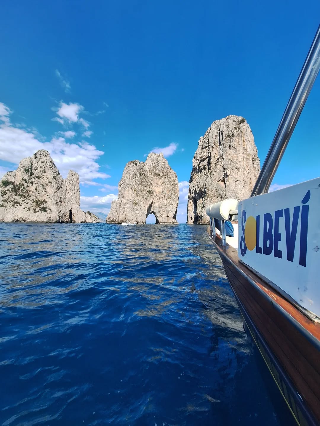@Capriexcursions.com
@gianpichphotography
@solbevi_official
@dimorascura