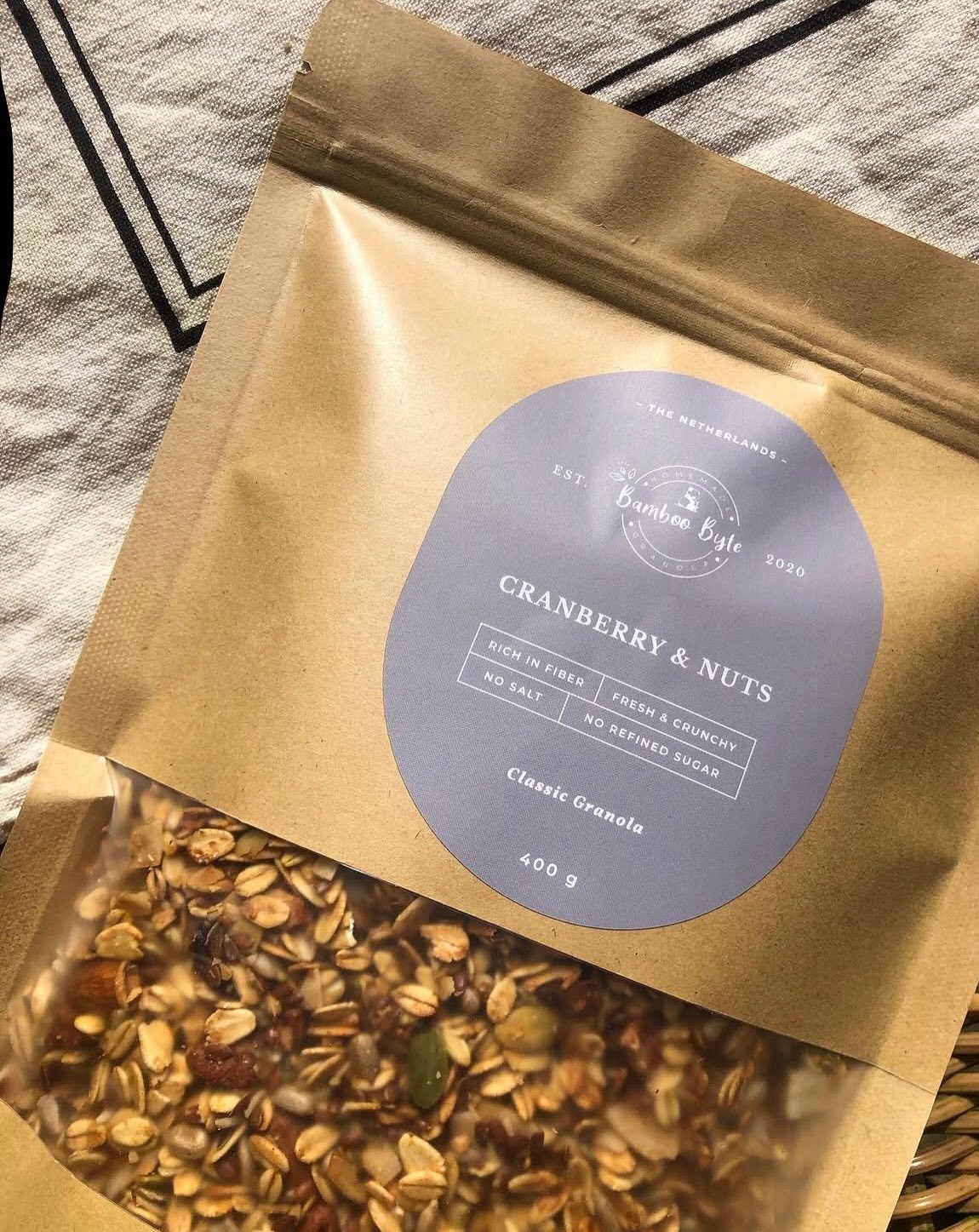 Onze zelfgemaakte granola muffins staan op onze website, samen met een nieuwe versie met cranberry & noten granola. We hopen dat je het lekker vindt! 🫶🏼
