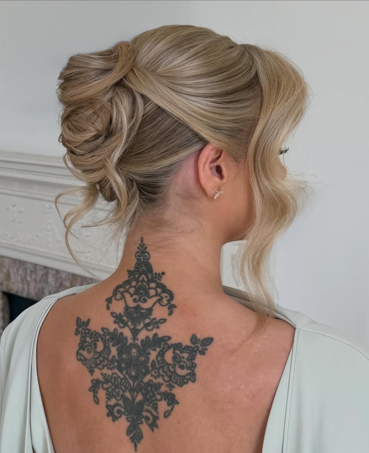 Modern Twist ✨
A style that’s so popular right now, especially with the sleeker sides!
Every look is adapted to suit the hair type and personal style, but one thing that stays the same almost every time for an updo is adding padding for extra structure and longevity 💫
.
.
.
#bridalinspiration #bridalhairstylist #bridetobe #bridalhair #weddingmorning