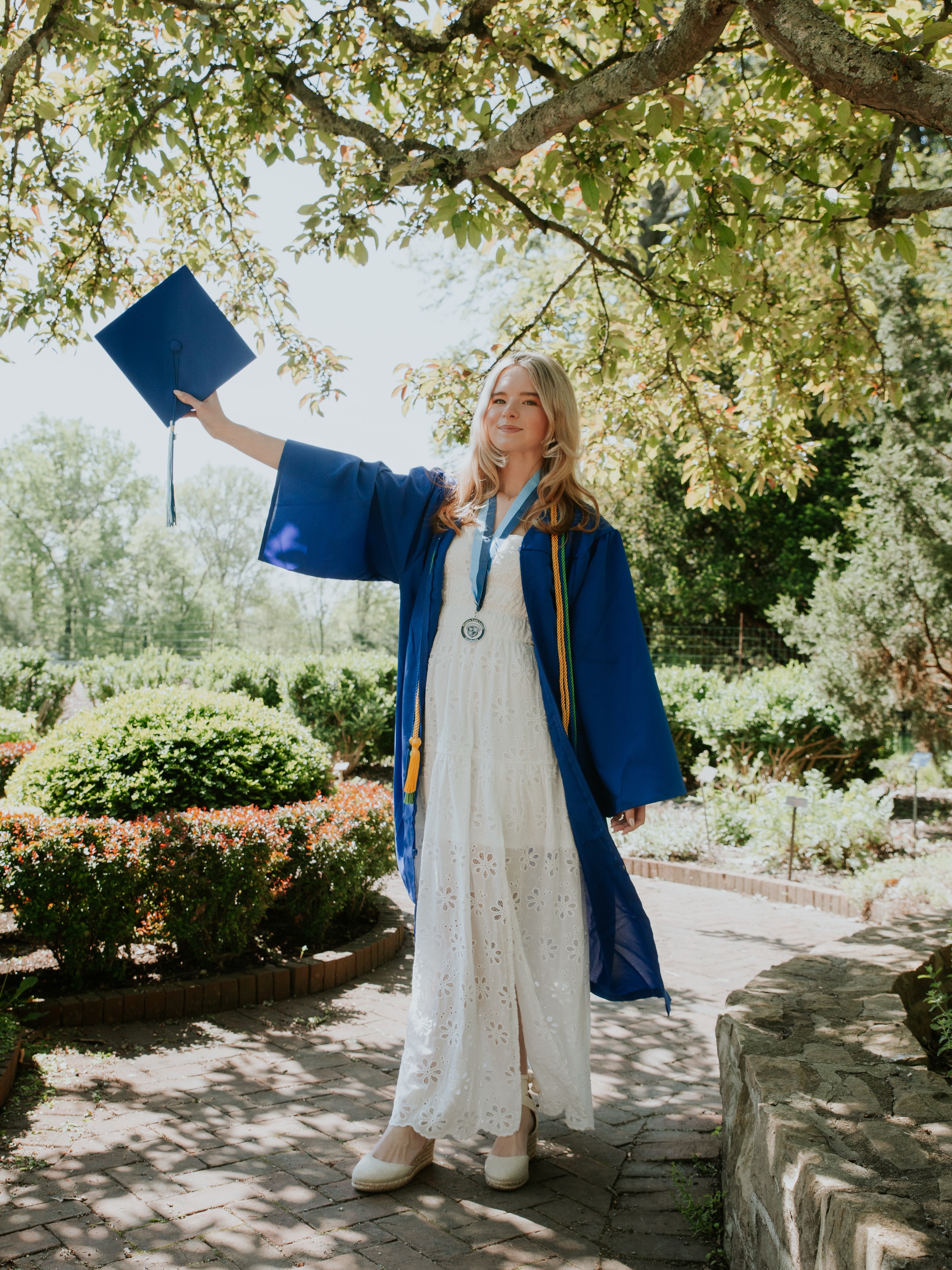Seniors… this is your sign to finally book the photoshoot 🎓✨
If you want downtown vibes, nature sessions, cap & gown photos, or something completely unique to you — let’s make your senior year unforgettable! 🤍
Message me & let’s start planning your session 📸
#ohiophotography #columbusphotographer #olentangyphotographer #westervillephotographer #graduation