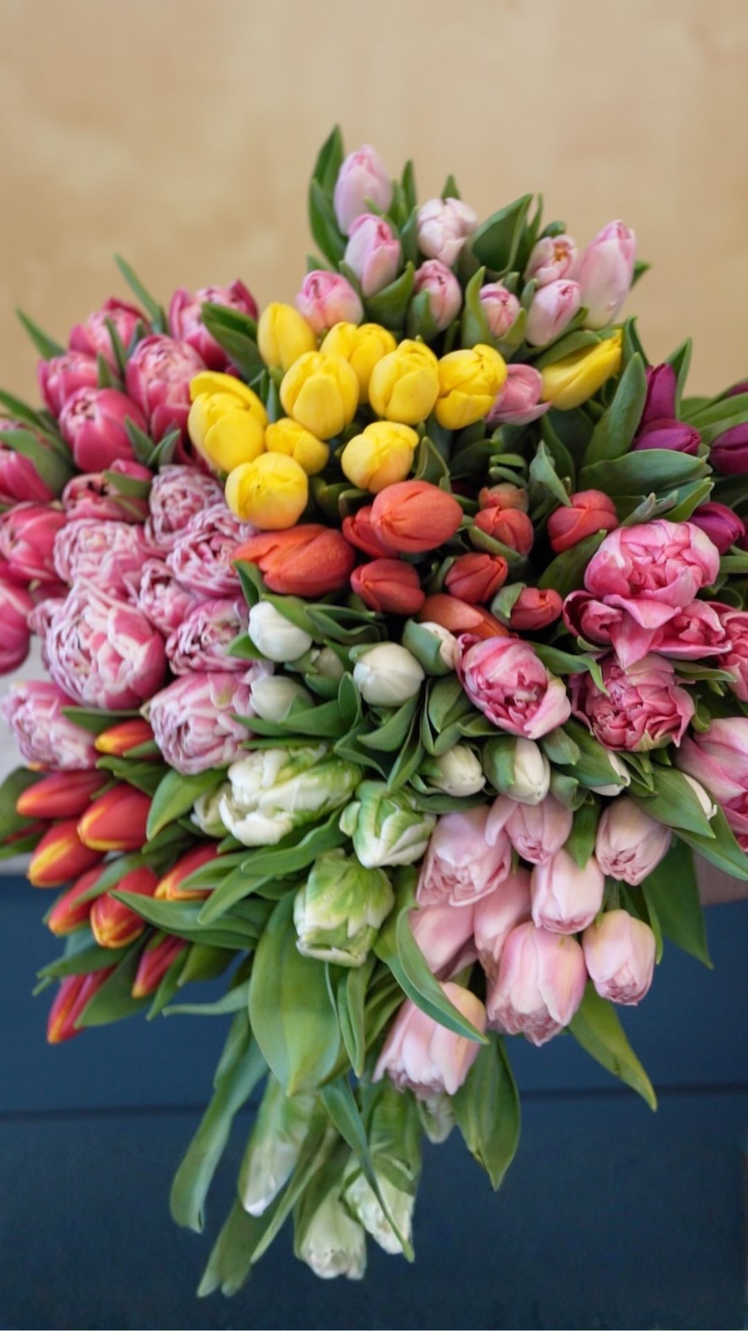 Tulips, simply observed.
Color, form, and movement, the material behind the work.
#Tulips #LuxuryFlorals #FlowerStudy #floraldesign