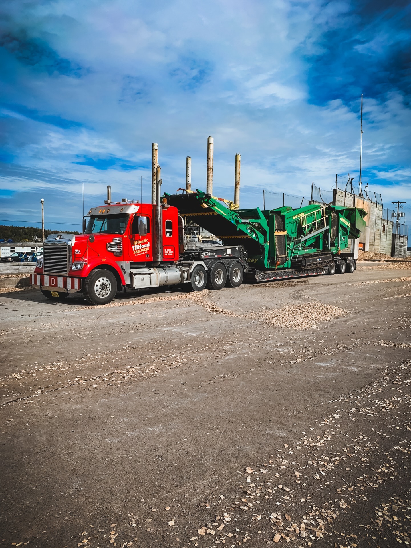 Big equipment. Tight timelines. No problem.
Atlantic Tiltload moving another oversized load safely and efficiently across the Maritimes.
From construction equipment to specialized freight, our team is ready to get the job done.
📍 Nova Scotia Dispatch: (902) 468-9438
📍 New Brunswick Dispatch: (506) 343-4412
