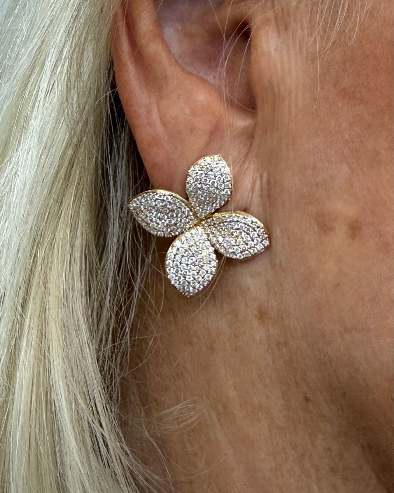 A little sparkle goes a long way ✨
These floral-inspired diamond earrings shimmer with every movement — natural pavé diamonds set in luminous 18k gold for a look that feels both bold and feminine.
The perfect finishing touch for Miami nights, wedding season, and every unforgettable moment in between. 🌴💎
📍Alper Jewelry
509 Arthur Godfrey Rd, Miami Beach
📞 (305) 531-6990
#AlperJewelry #MiamiBeachJewelry #DiamondEarrings #LuxuryJewelry #FineJewelry