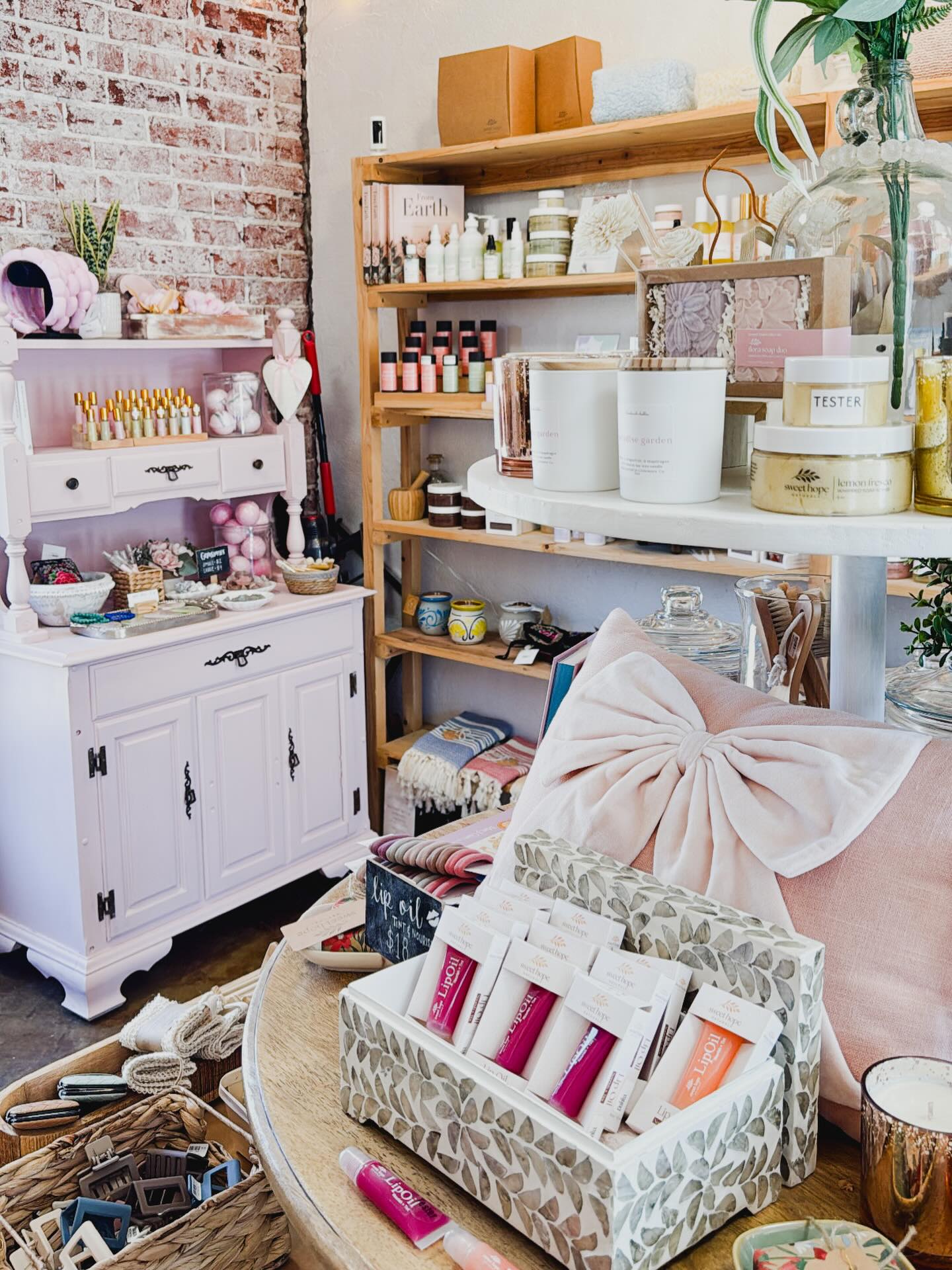It’s Memorial Day Weekend and our shop is looking fabulous 🎀🌷💝 Enjoying a weekend stroll downtown? Come say hello 💗
@livermoredowntown
#livermoredowntown #downtownlivermore #shopmainstreet #shopsmall