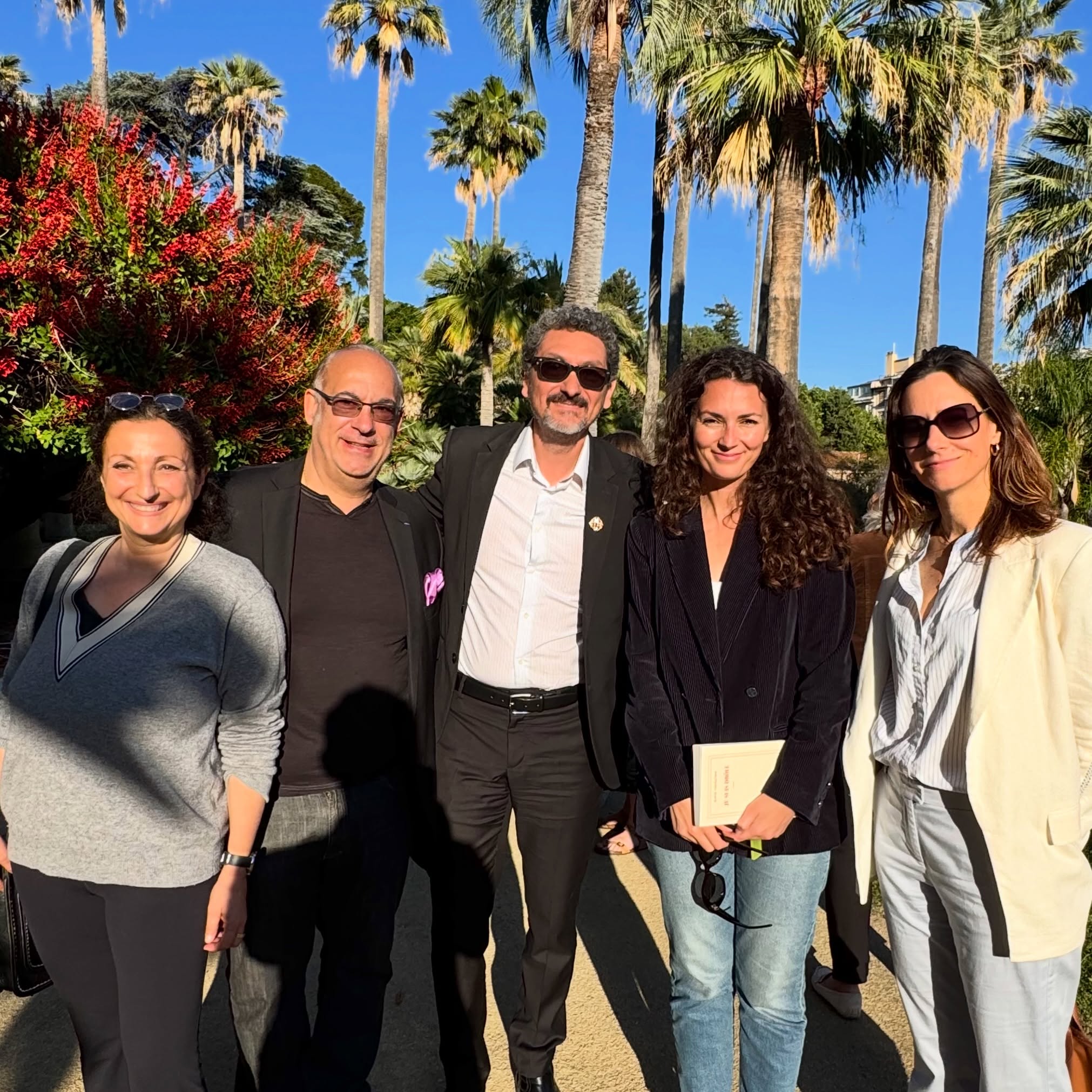 Je suis drôle. Tel est le titre du dernier David Foenkinos.
Ce soir, à la sublime médiathèque de Noailles à Cannes, David a été hilarant !
Une soirée très conviviale dans les jardins luxuriants cannois.
Avec Maud Boissac, directrice de la culture de la ville de Cannes
Avec Emma Veran, adjointe à la culture de la mairie de Cannes.