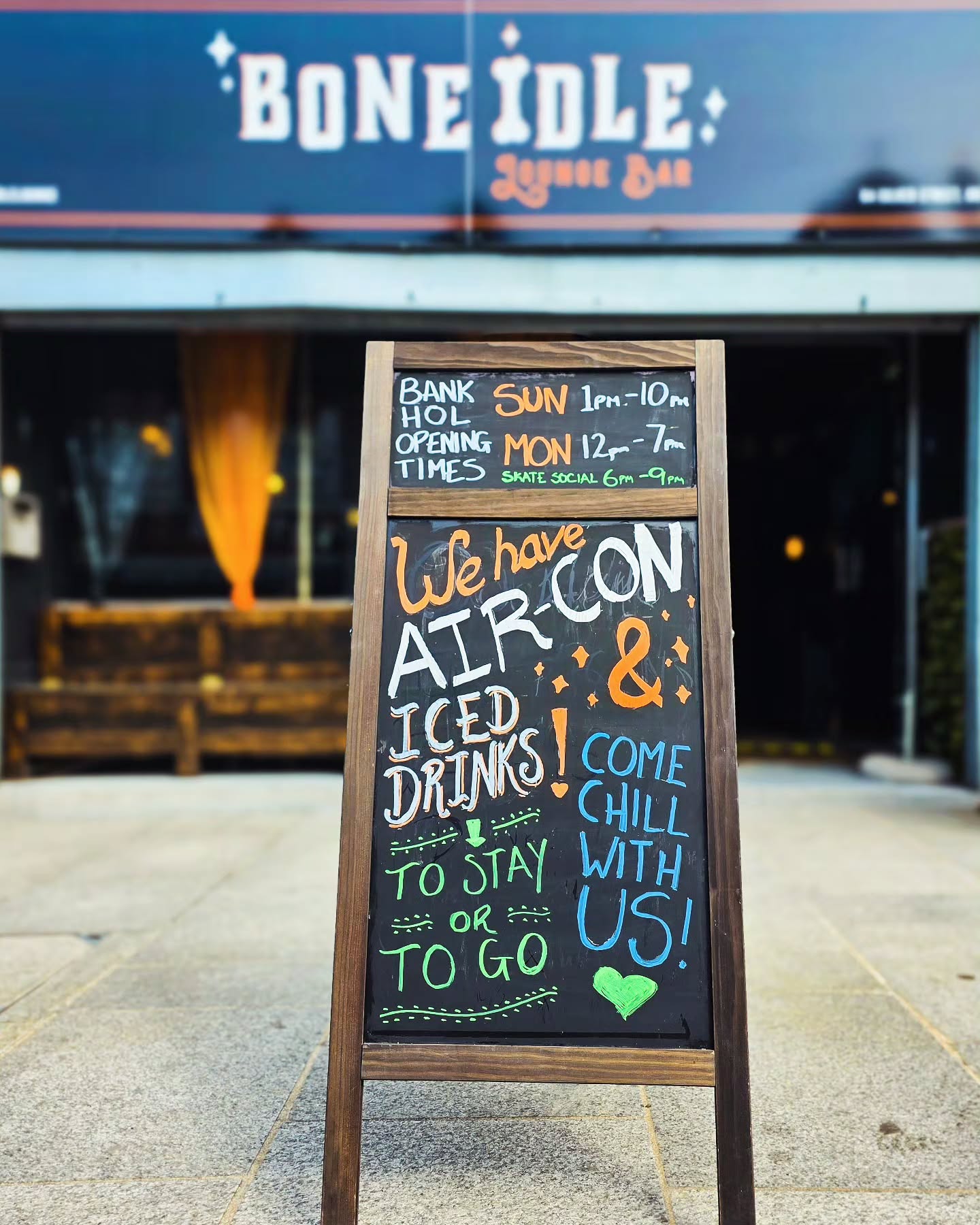 Bank holiday iced coffees, chilled bottles, air con, good vibes & great tunes ☀️🧊
Whether you’re grabbing a drink to go or hiding from the heat for a while, we’ve got you covered 🖤✨
Open:
☀️ Sunday 1pm–10pm
☀️ Monday 12pm–7pm
🛼 Skate Social Monday 6pm–9pm
Come chill with us at Bone Idle 🧡