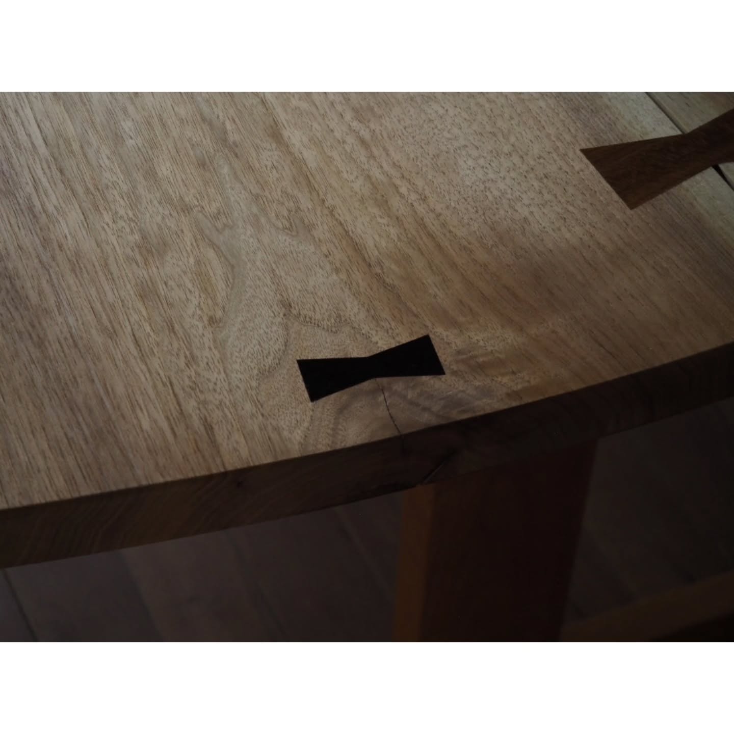 ブックマッチテーブルのディテール。
blog
プロフィールのリンク→Works
@umebachi_furniture
#ブックマッチテーブル
#オーダーテーブル
#umebachi_furniture