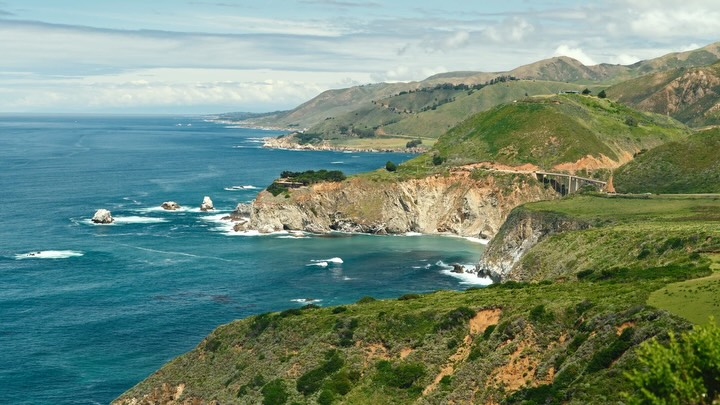 Moments from the coast.
From Morro Bay, to sunbathing seals in San Simeon, all the way up to Big Sur. This part of the California coast truly lives up to its reputation as one of the most beautiful drives.
#bigsur #morrobay #californiacoast #pacificcoasthighway #visitcalifornia
@visitcalifornia @californiadreaming.official @bigsurcalifornia @californialove @centralcoast_ca