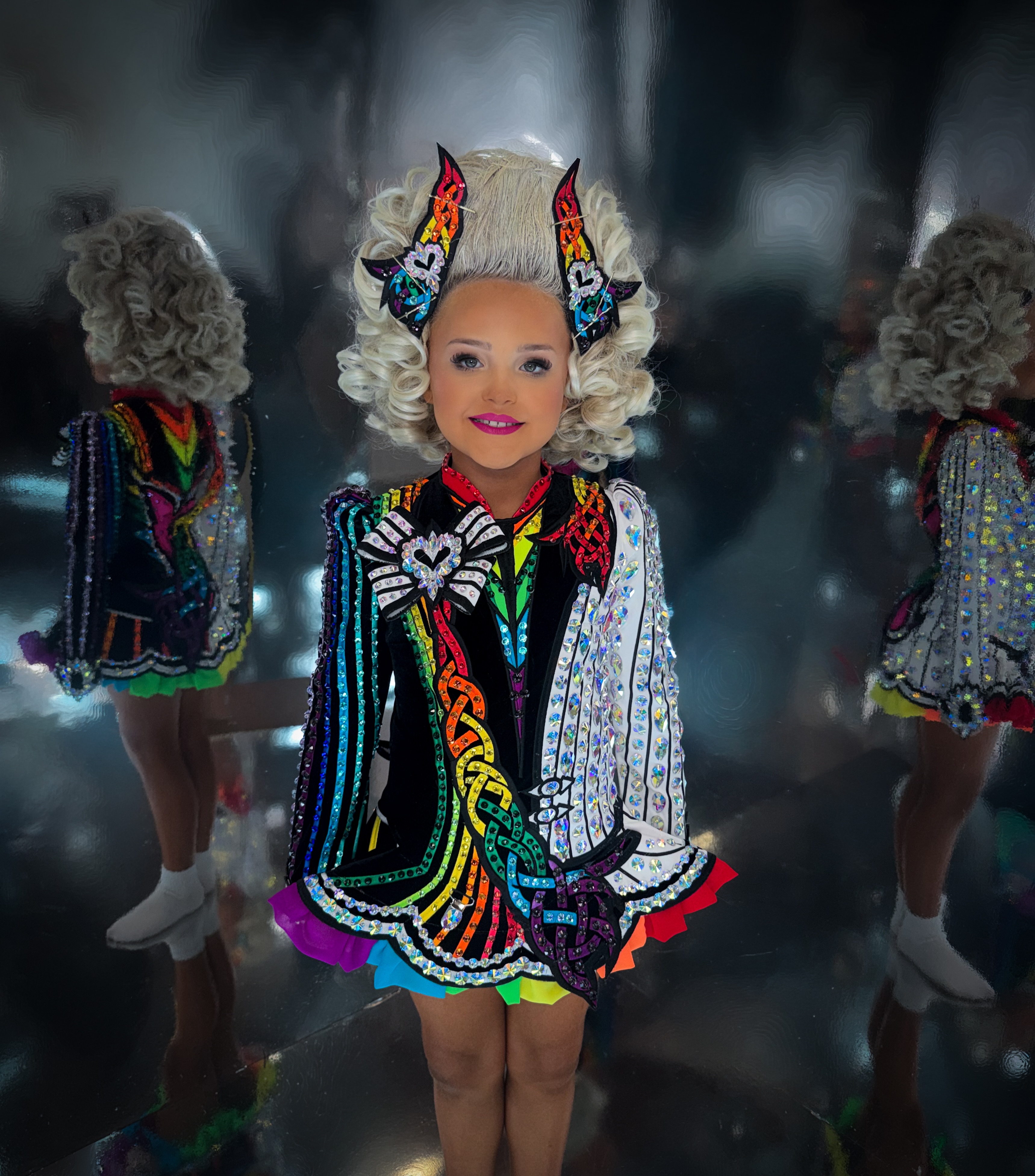LAKER-ROSE🤍🌈
We’ve gone for more black and rainbow this time around for a more impactful look! We love this rainbow bumble trim skirt it’s is so unique and fun.
Best of luck in your new dress Laker-Rose✨
📧Contact info@elitedancedesigns.com to secure your slot today.