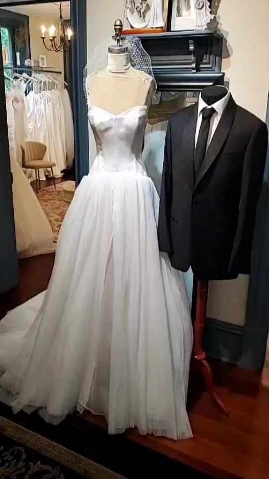 We are loving our 2026 wedding gown and tuxedo collections π
Timeless - Classic - Modern