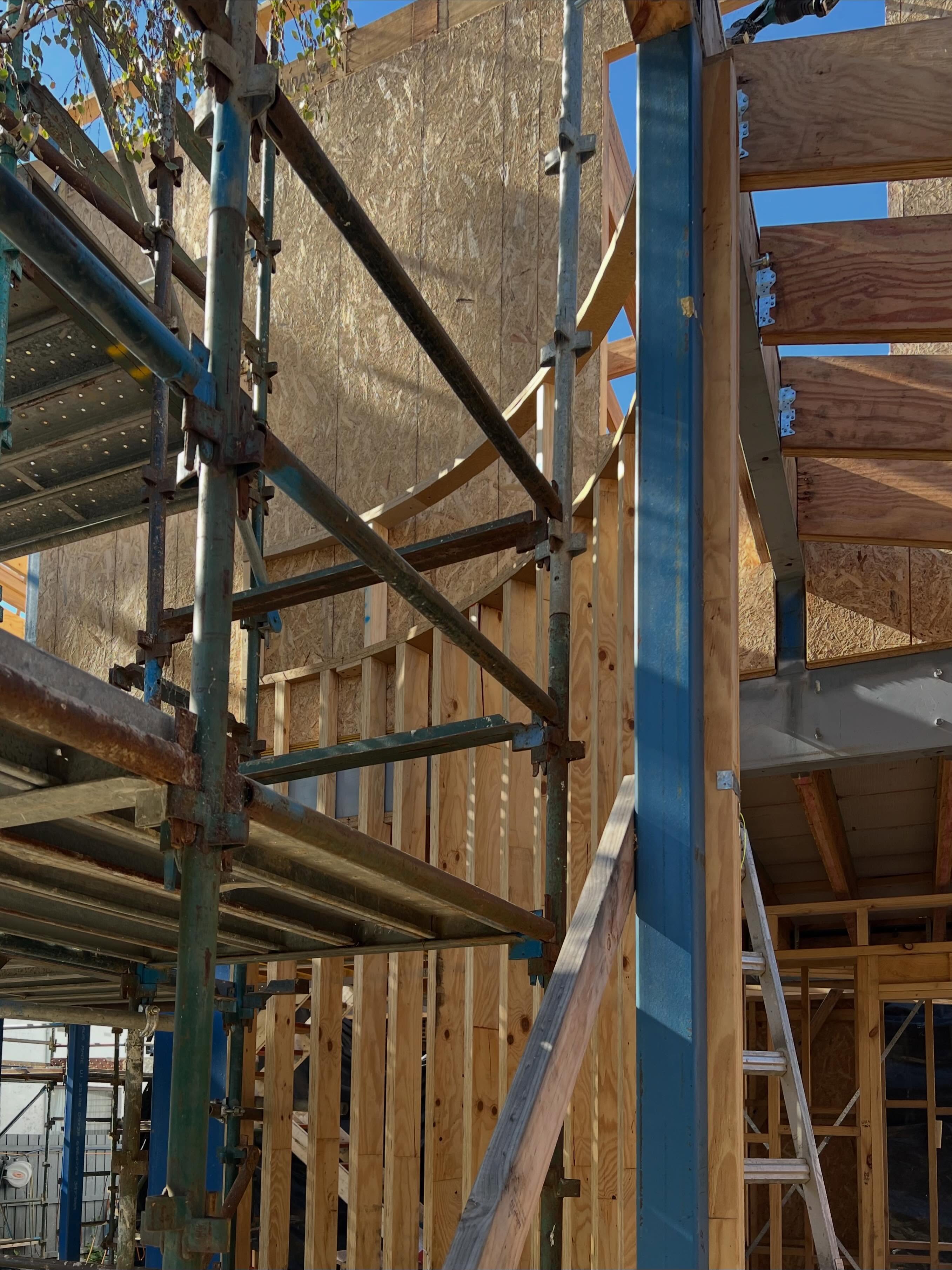 The curved feature walls are taking shape and the roof framing is nearly complete.
Feature skylight above the stair landing will bring natural light while framing the view back towards the existing chimney – a quiet moment beautifully connecting new and old.
Excited to see this space continue to unfold.
📸 HuM Architects
#flemington #buildingprogress #underconstruction #melbournearchitecture #curvedwalls