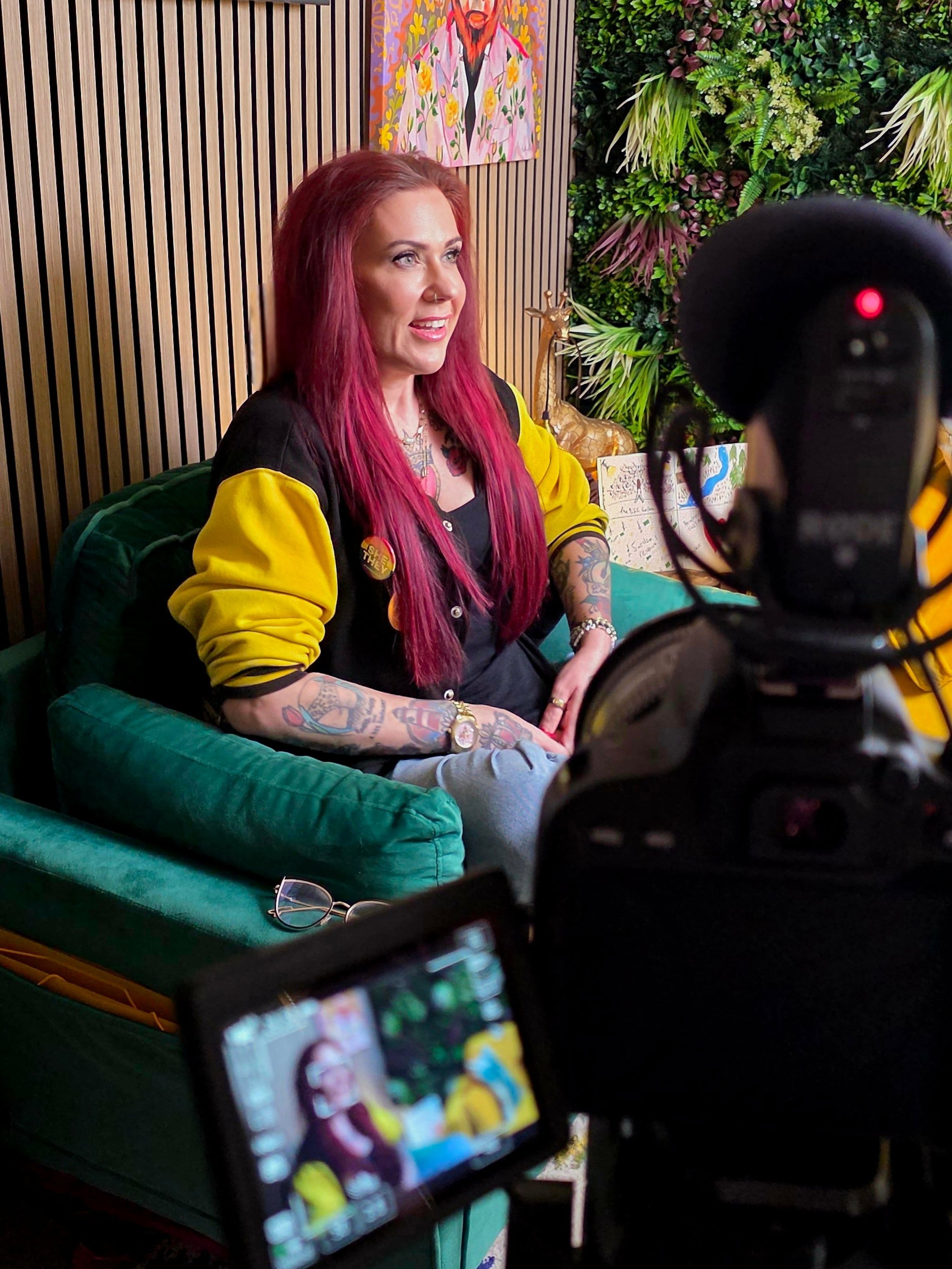 I've been asked hundreds of times over the years...
Dani, when are you turning The Show Up Wise Up Rise Up Show into a proper podcast?
The Show Up Wise Up Rise Up Show was where my community really started to build traction.
The place that taught me to build something...
3 and a half years of daily lives and thousands of interviews understanding what makes founders tick, what they care about and how they built their businesses.
Everything that came after was built on top of it.
And after years of "watch this space"...
Today is the day.
I've been with the brilliant Ben and Rachel at Your Video Team @yvt_uk filming the very first episodes.
And I couldn't think of a better person to kick the whole thing off with than the one and only, Jaxon Feely Off The Telly, having the kind of real, raw and brave conversation that this whole podcast is going to be built on.
Show Up.
Wise Up.
Rise Up.
It's coming....and I cannot wait for you to hear it.
The podcast is going to help you use your voice for business AND life....and I'm going to share with you very soon how you can get involved...👑🐝❤️
#suwuru #podcast #speakingcoach