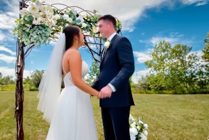 Did you know we have a fully renovated event center ? It is the perfect place for those who want to celebrate with an indoor/outdoor feel. Our resort is fully equipped with power, space, clean and large amenities for your guests and a hydrotherapy spa ! Want to book a tour ? Contact us !
.
.
#albertaweddings #albertacamping