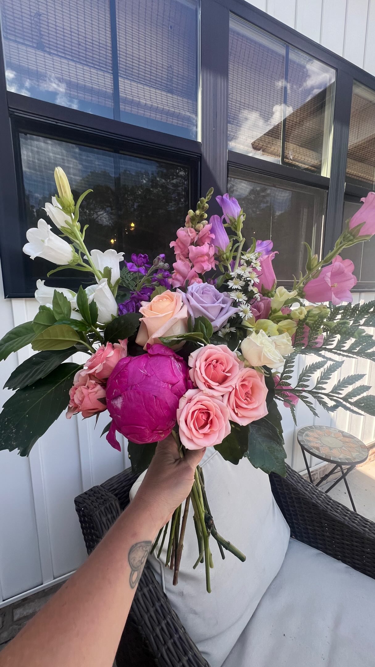 It’s officially graduation & recital season over here at Two Buds Flower Farm ✨
There is nothing we love more than helping celebrate life’s special moments with fresh flowers picked right here on the farm. These recital bouquets headed out today and we can’t get over how pretty they turned out!
Shoot us a message to get on our harvest schedule! We’ll be out harvesting before the much needed rain heads our way!#twobudsflowerfarm #freshflowers #supportlocal #celebratewithflowers
