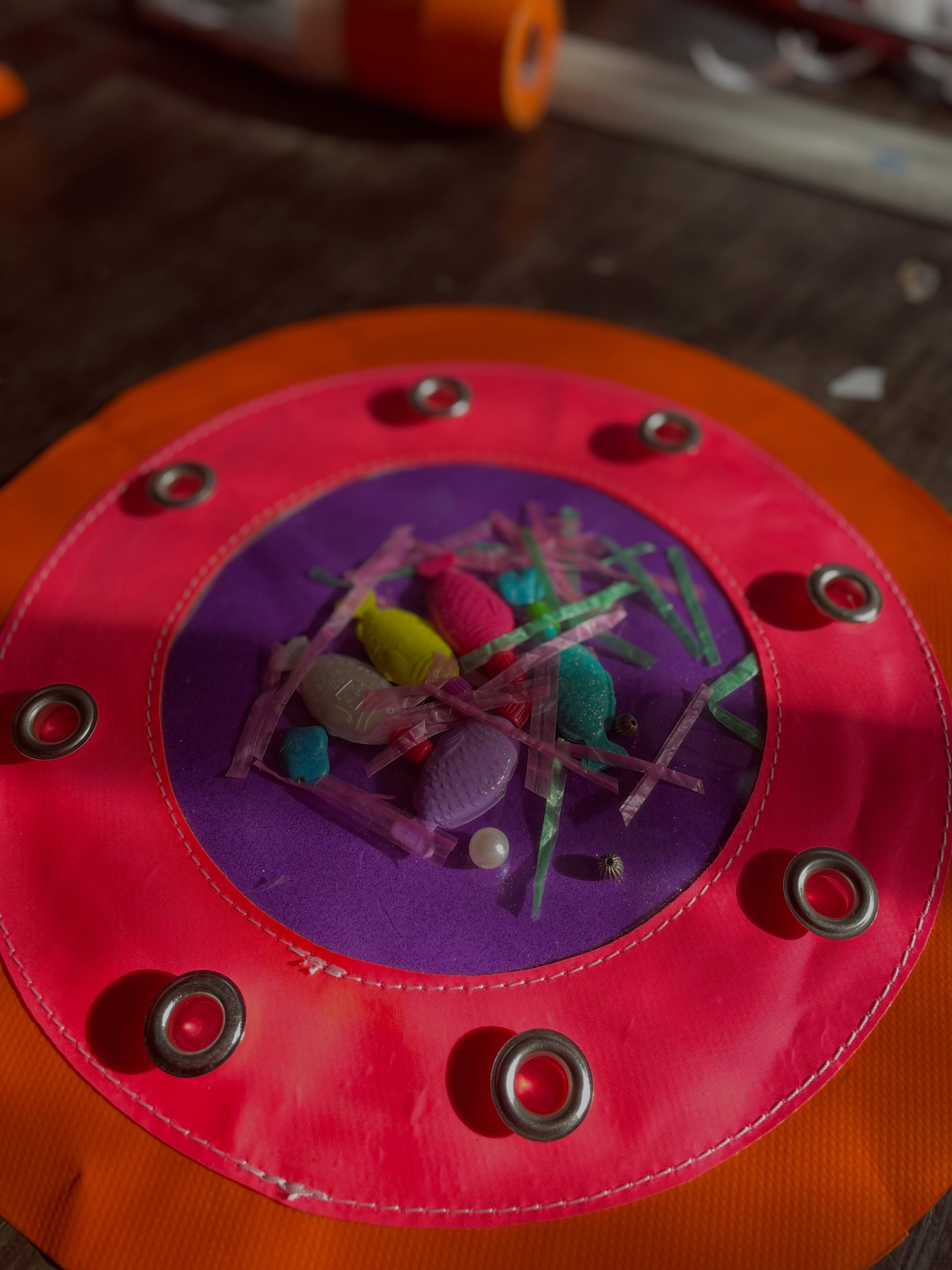 Today’s inspo is brought to you by portholes, discarded soy fish and party decor and the colours pink, purple and orange.
#colourtribe#fluoro#tasmaniandesign#coastalvibes#funkybackpack