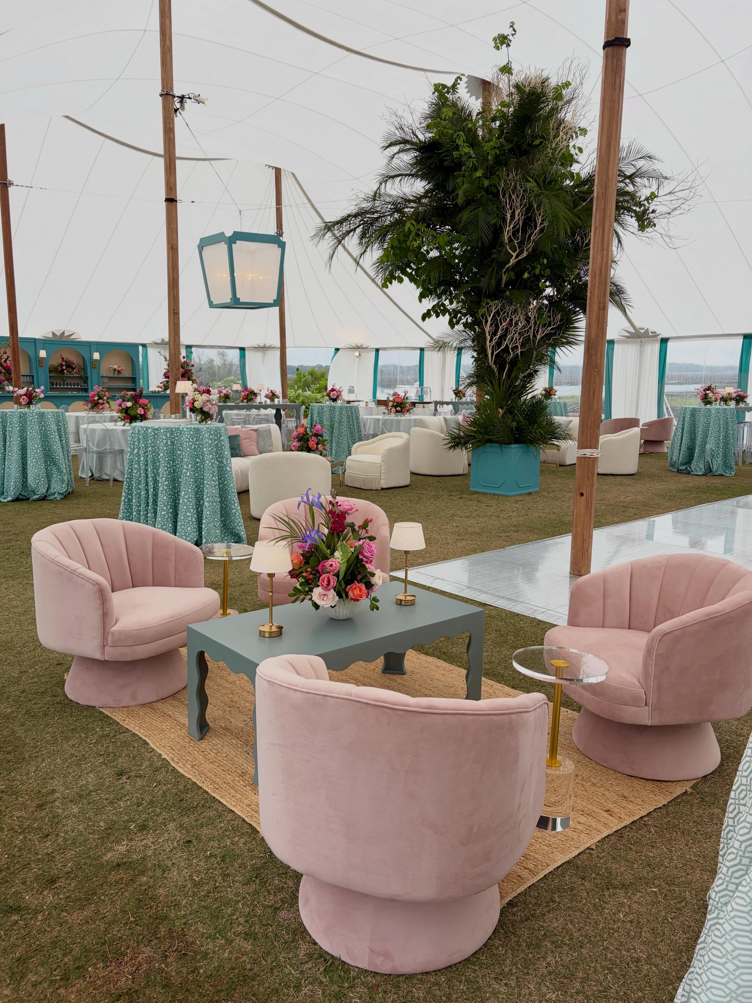 Always such a pleasure to assist @ivyrobinsonevents with day-of support! We loved being part of this amazing wedding weekend and helping bring every detail together! 🌷✨💍