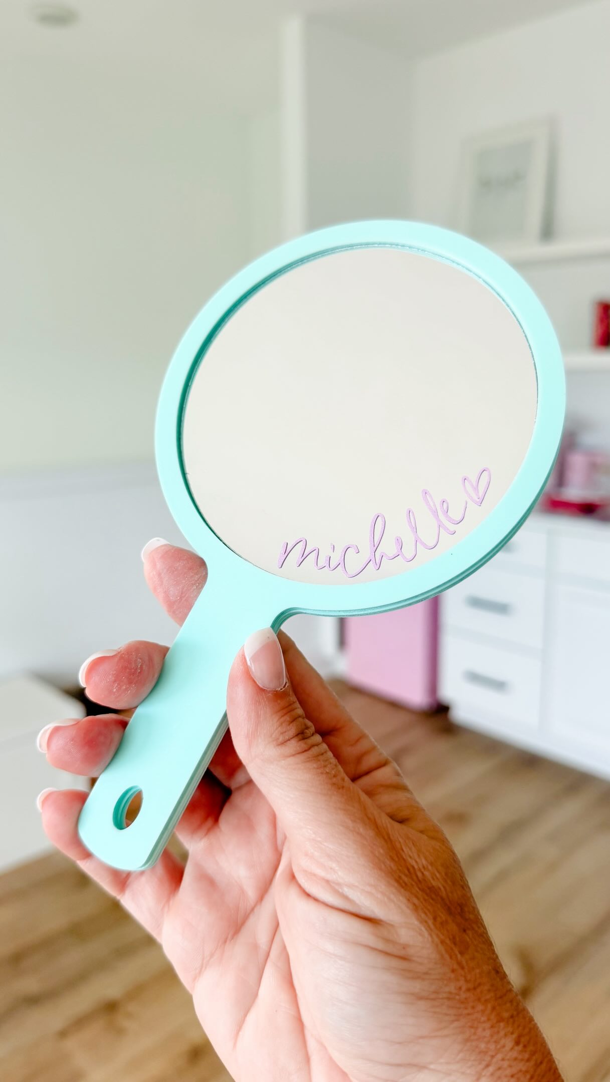 If you are a Cricut lover, this one is for you 🤍 I combined my Cricut Maker with my WeCreat Vista laser machine for the first time and this little hand mirror is what came out of it. The laser cuts what my Cricut cannot and my Cricut adds that beautiful personal vinyl touch. Not perfect yet but I am already loving where this is going. And if you are interested in getting your own WeCreat Vista, use my code SINCERELYBARBIE for $50 off, link in my bio! What do you think? Let me know in the comments! 👇
🪞
Si tienes un Cricut, esto es para ti 🤍 Por primera vez combiné mi Cricut Maker con mi máquina láser WeCreat Vista y este espejito de mano fue el resultado. La láser corta lo que mi Cricut no puede y mi Cricut le da ese toque personal en vinil que tanto me encanta. No es perfecto todavía pero ya estoy enamorada del proceso. Y si te interesa adquirir tu propia WeCreat Vista, usa mi código SINCERELYBARBIE para obtener $50 de descuento, ¡el link está en mi bio! ¿Tú qué opinas? ¡Cuéntame en los comentarios! 👇
.
.
.
#wecreat #cricutcrafts #personalizedgifts #wecreatvista #craftermom
