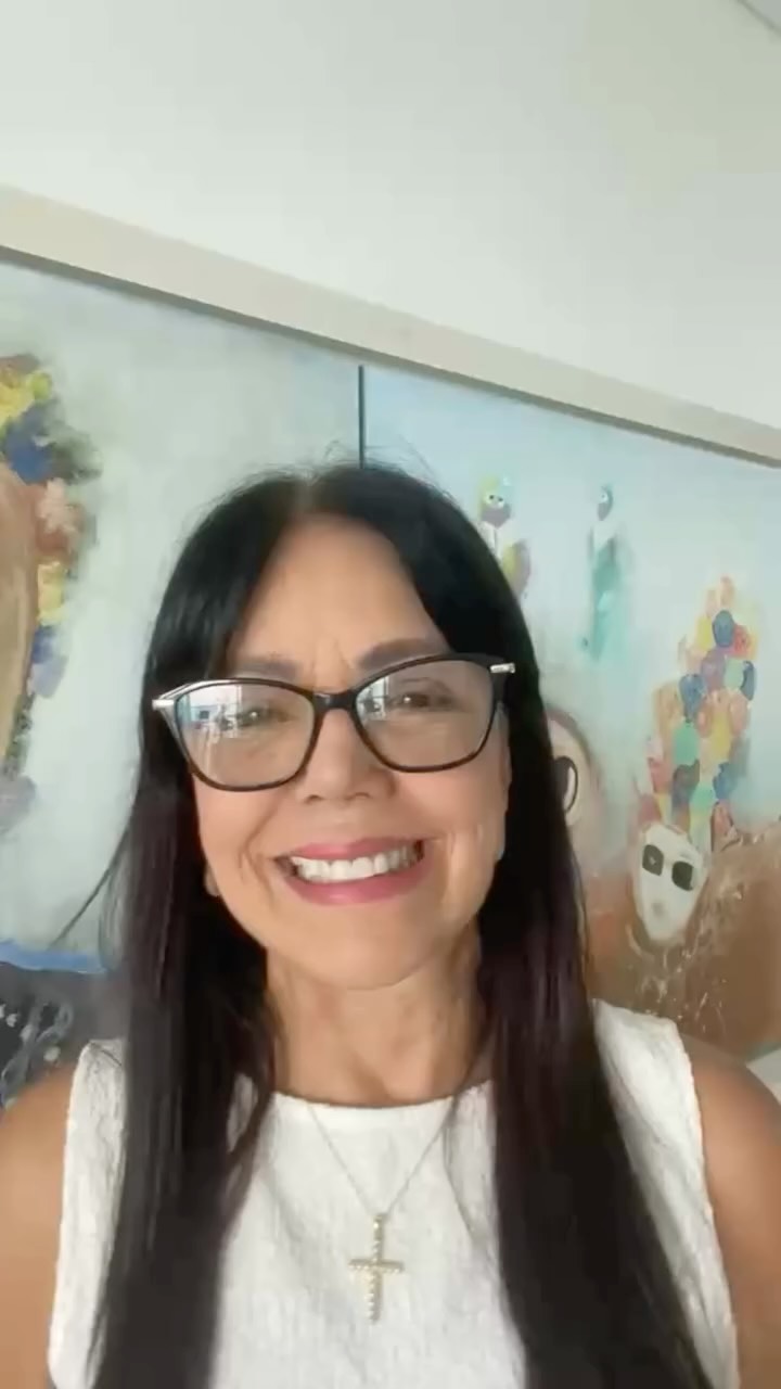 ⏳✨MI LENTO ANDAR DE LÁMPARA
TENUE, NUEVO POEMARIO⏳✨
#viernespoético
💐📚Nustra querida Vivian Giaimo,
Premio Internacional de Poesía
Gabriela Mistral 2025, nos comparte en este #viernespoético dos poemas de su nuevo libro. (Próximamente se presentará en Cartagena. Por supuesto, aquí les avisaremos dónde y cuándo tendrá lugar para invitarlos a todos)
💖Fardo
💖Un charco, un sueño
Muchas gracias @viviangiaimo 💕
🫶Te admiramos un montón
La Chaza es un espacio para conectar con tus poetas y escritores
cartageneros favoritos👌🏽
#escribirEsUnActoDeAmor
#poesíahechapormujeres
#elpoderdelosversos