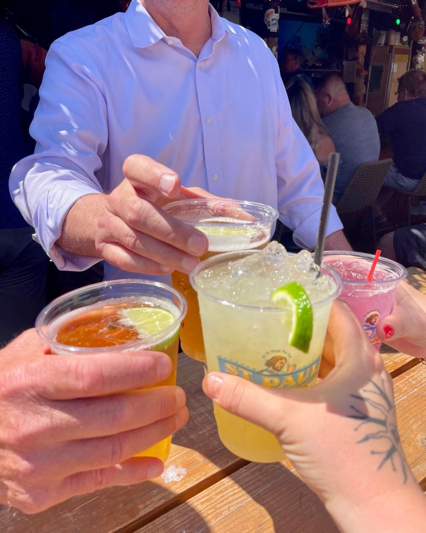 Cheers ๐ธ to Memorial Day weekend from the @stpaulfishcompany Palapa ๐