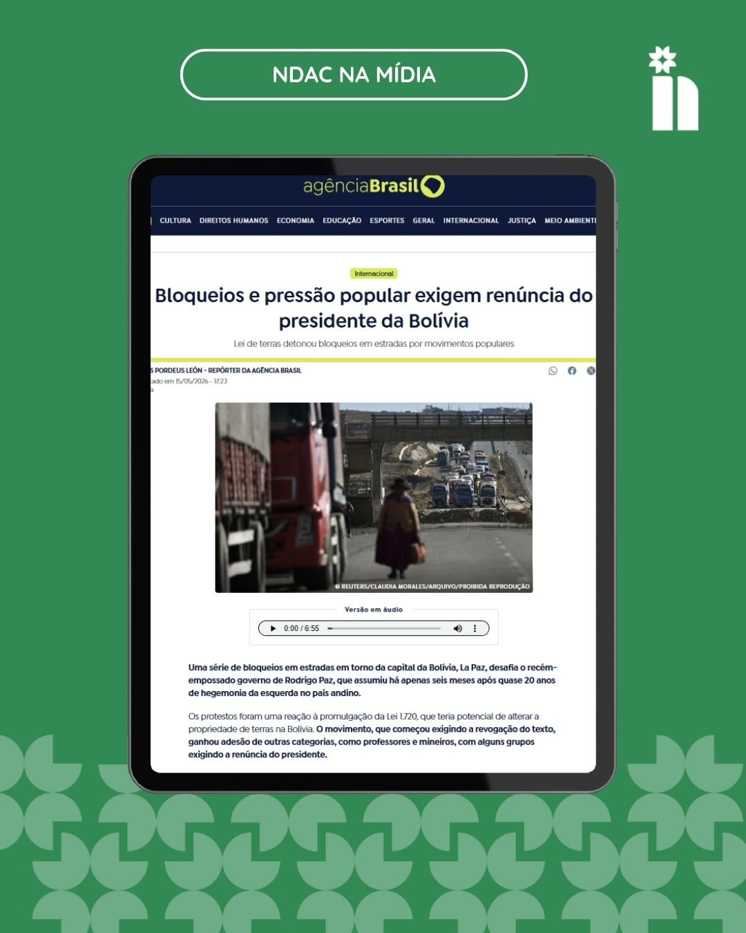 Nos últimos dias, a Bolívia atravessa uma nova onda de mobilizações sociais. A promulgação da Lei 1.720, que ameaça alterar a propriedade de terras no país, detonou uma série de bloqueios em estradas que tomaram conta da capital La Paz. Mineiros, indígenas e trabalhadores intensificaram os protestos após medidas de austeridade, aumento do custo de vida e retirada de subsídios do governo Rodrigo Paz.
Em entrevista à Agência Brasil, a pesquisadora Alina Ribeiro, doutoranda em ciência política pela USP e integrante do Núcleo de Democracia e Ação Coletiva do Cebrap, explica quais são as implicações do modelo político adotado pelo novo governo para a população boliviana e do projeto de lei para as comunidades indígenas.
A pesquisadora também participou do episódio #92 do podcast Pulso Latino, ao lado de Salvador Schavelzon e Chryslen Mayra, do Coletivo Berta Latinoamericanista e de Roger Adan Chambi Mayta, advogado aymara boliviano e representante de movimentos políticos aymaristas para debater as múltiplas dimensões da crise boliviana e seus possíveis desdobramentos.
🔗 Leia a entrevista completa e ouça o episódio através dos links disponíveis na bio.