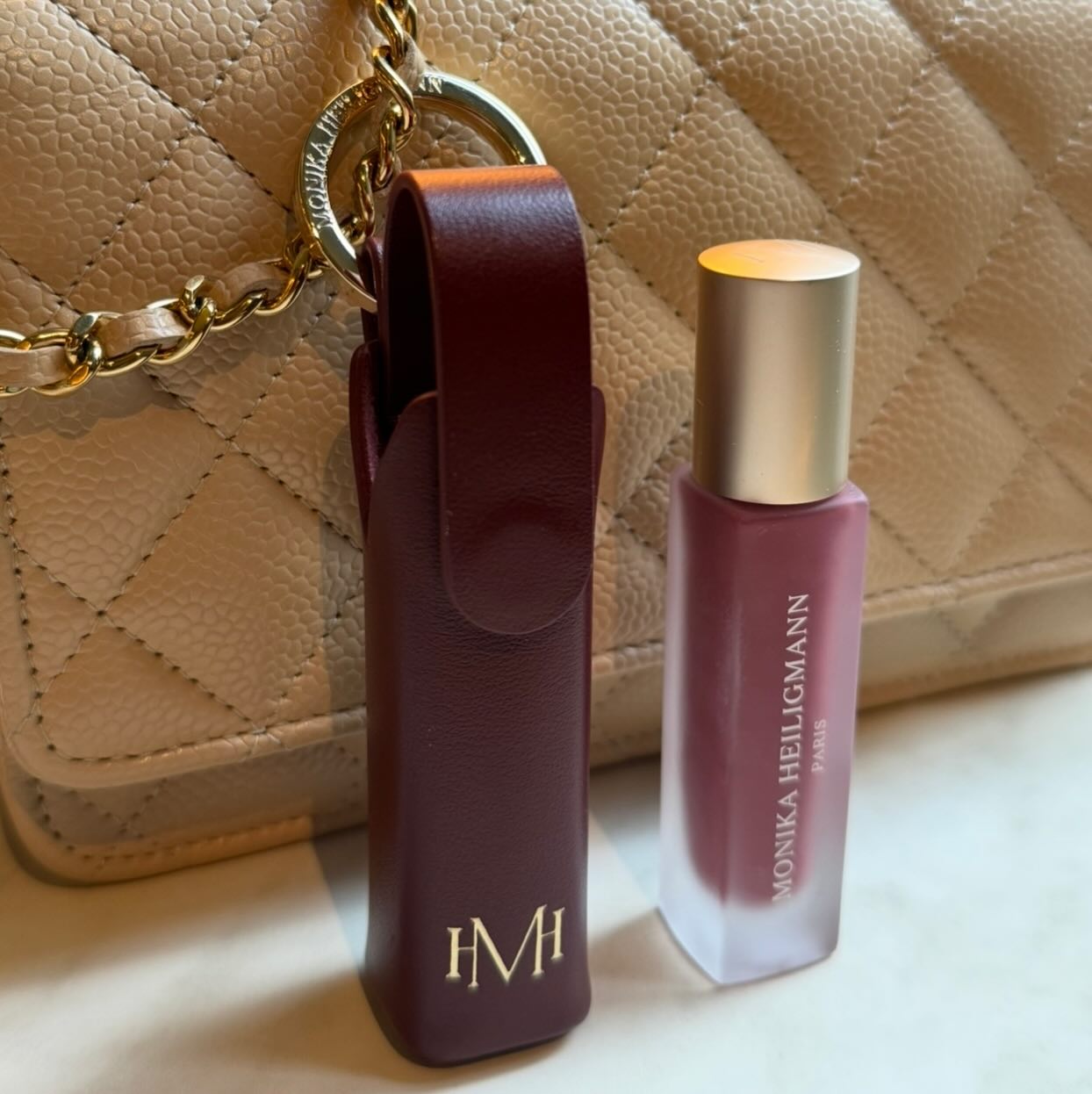 ✨ NOUVEAUTÉ À L’INSTITUT ✨
Nous sommes ravies de vous présenter les rouges à lèvres et les soins de la marque Monica Heiligmann 💄
Une marque prestigieuse qui allie élégance, soin et performance pour sublimer vos lèvres au quotidien.
• Effet volume naturel
• Hydratation intense
• Confort longue durée
• Fini élégant et raffiné
Des lèvres plus lisses, repulpées et lumineuses en un seul geste ✨
Venez découvrir cette nouveauté à l’institut et trouver la teinte parfaite pour vous 💋
#monikaheiligmann #rougeàlèvres #institutmorges