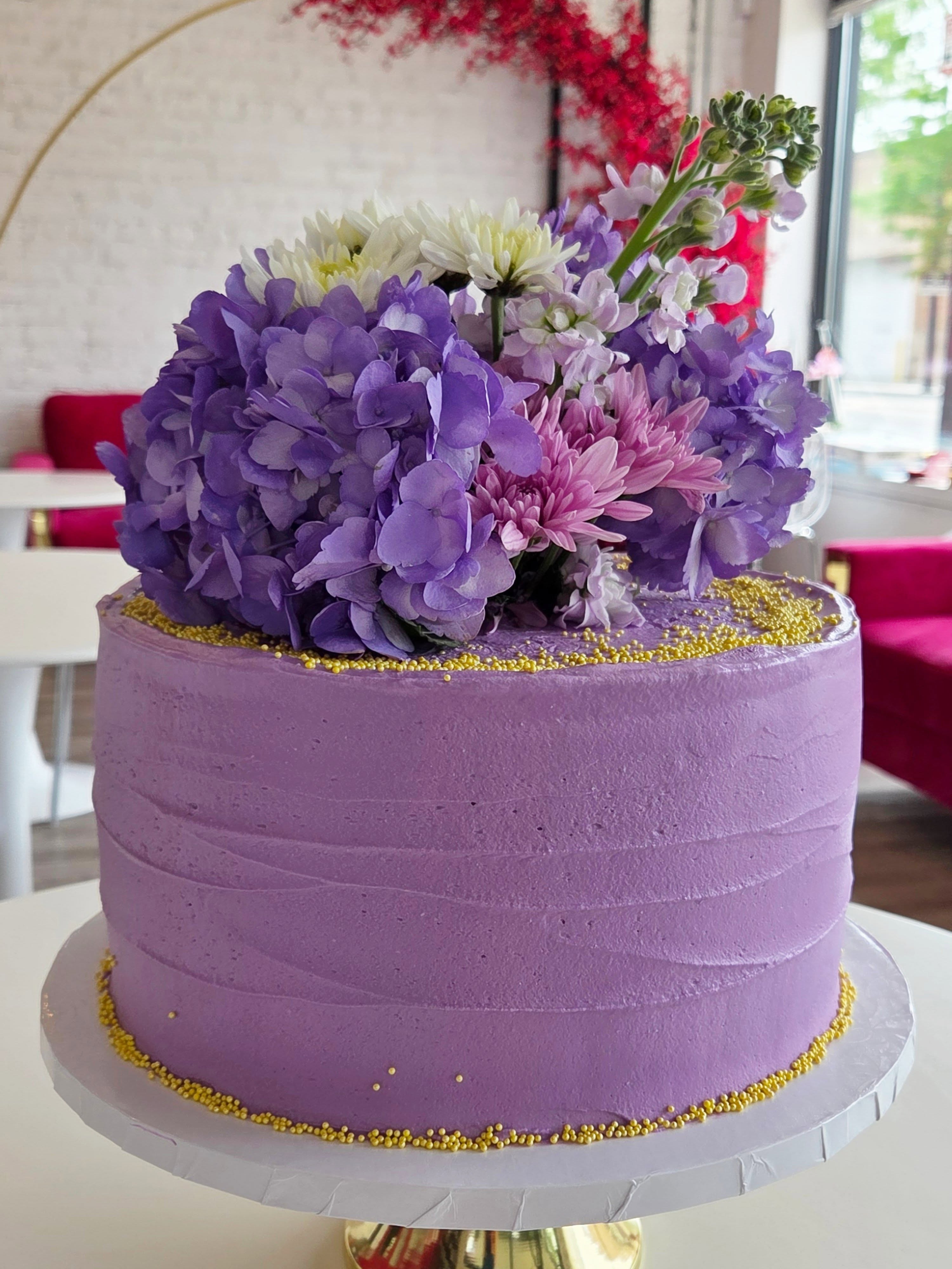 Spring flowers make the prettiest cake decorations! 🎂 Customization available or order from our cake menu for the fastest turnaround at 24 hours! Order Online Link via bio ➡️ @asweetsgirl https://asweetsgirl.square.site
OPEN Tuesday-Saturday 10am-6pm
📍4305 S Halsted St
Order Online for Pickup or Delivery ➡️ https://asweetsgirl.square.site
We're now on DoorDash, Grubhub and UberEats as well!
#CupcakeShop#café #cakes #coffee #matcha