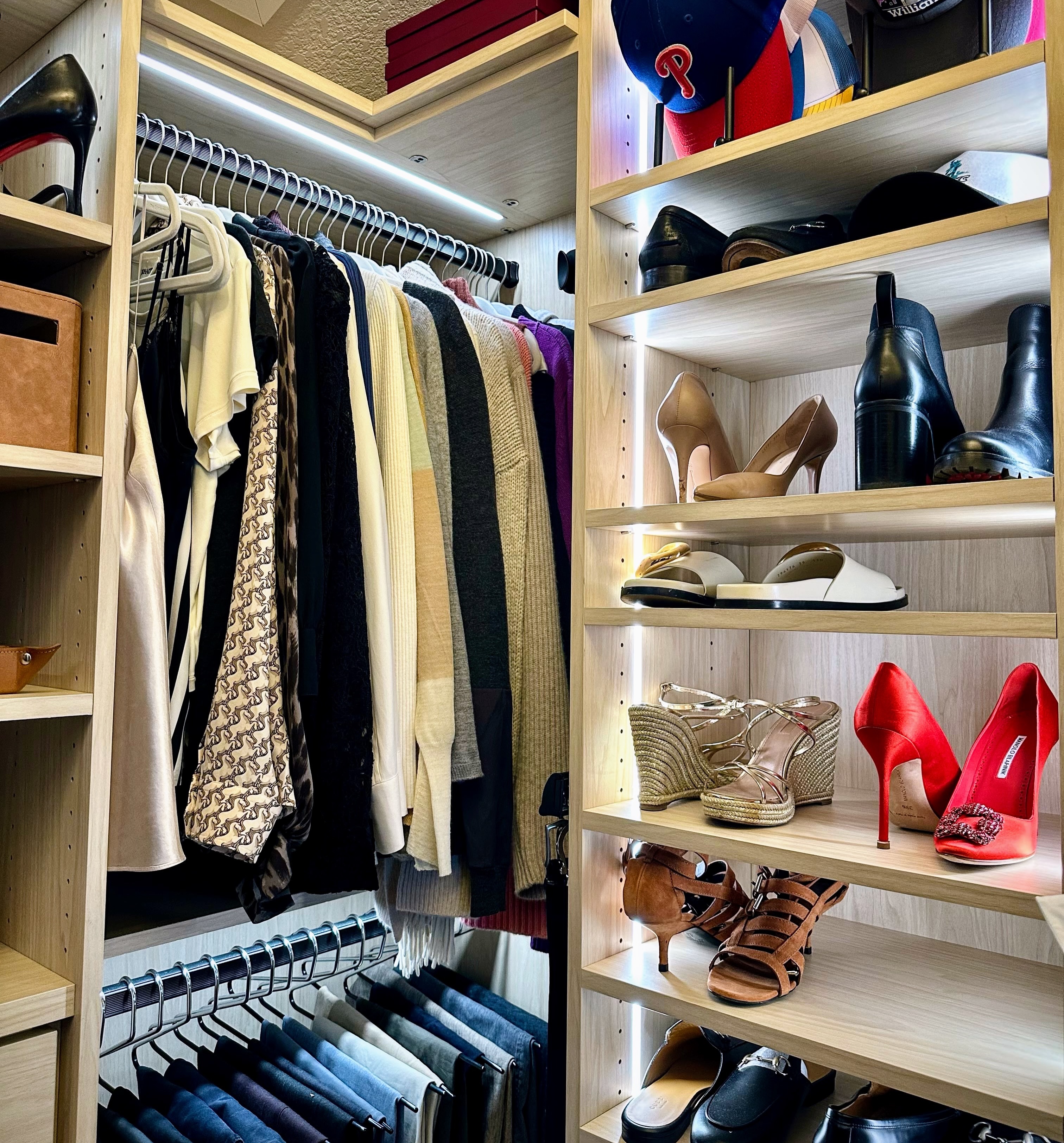A luxury closet transformation designed around custom systems, refined details, and elevated organization.
Every piece has a purpose. Every detail feels intentional. #luxuryorganization #closetorganizationideas #closetorganizer #professionalorganizer