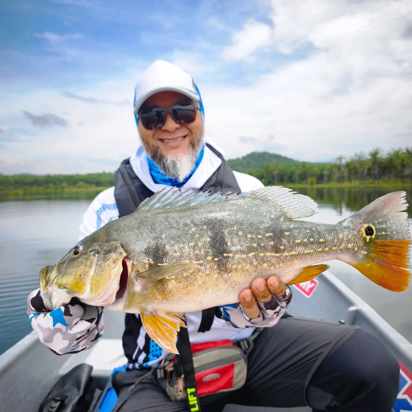 Malaysian non native Chicla Temensis, the speckled peacock bass, the striped tucunare. 1 hour+ journey from Kuala Lumpur city center. Day trip and multiple days fishing trip available. Contact us for enquiries on fishing trips targeting this species.
Visit our website - https://www.hardworkingangler.com
#peacockbassfishingguidemalaysia #hardworkingangler #fishing #peacockbass #VisitMalaysia