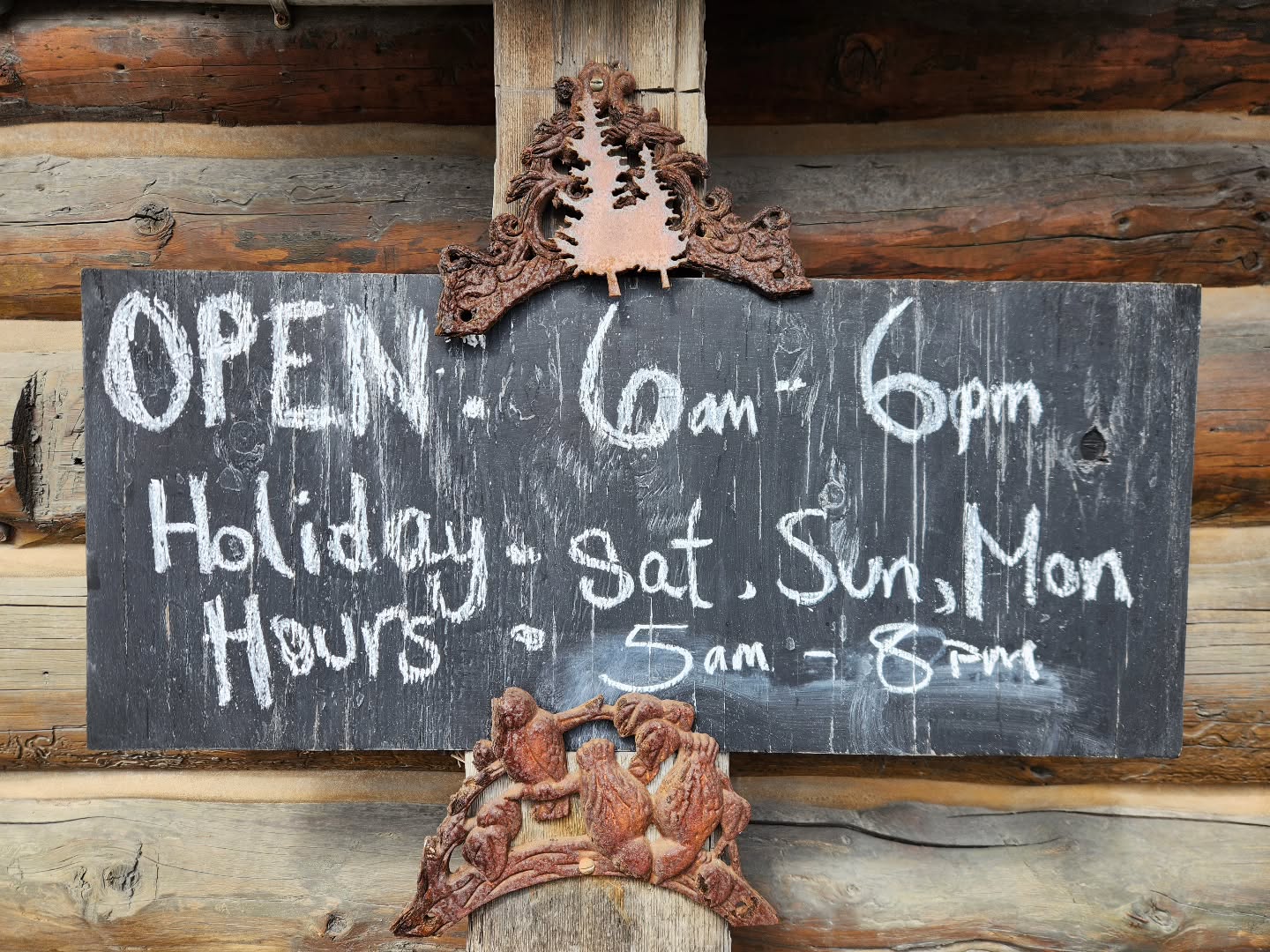 We will have extended hours over the holiday weekend! Come start your day with a sweet cup of Coal Town as early as 5am, or end your day with a nice herbal tea, open til 8pm!
☕️🫖💚🔆