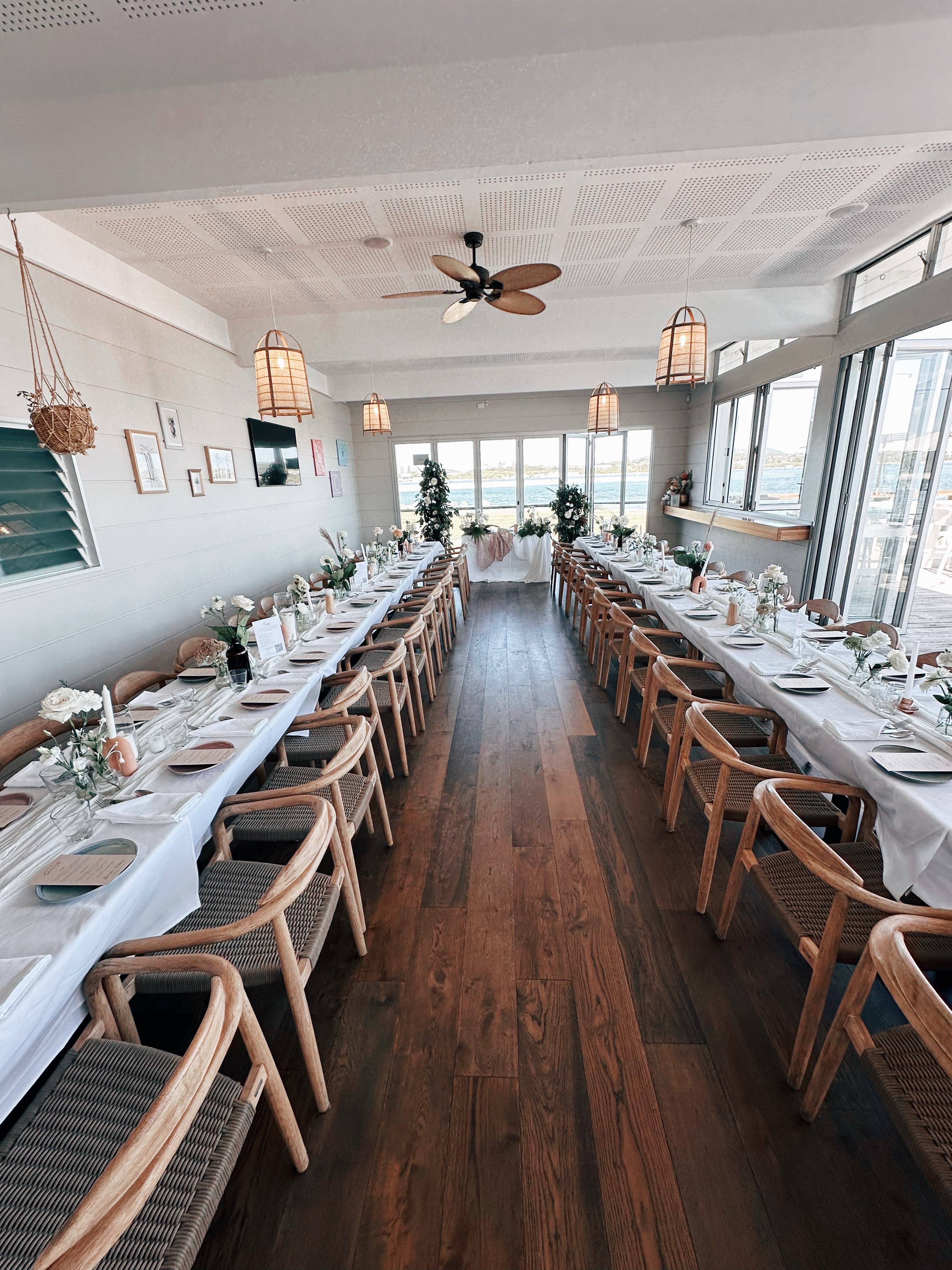 Weddings at one of our favourite local venues @_thirtythreedegrees 💗
Full styling candles, runners, florlas and standalone large statement pillars from US 💗
