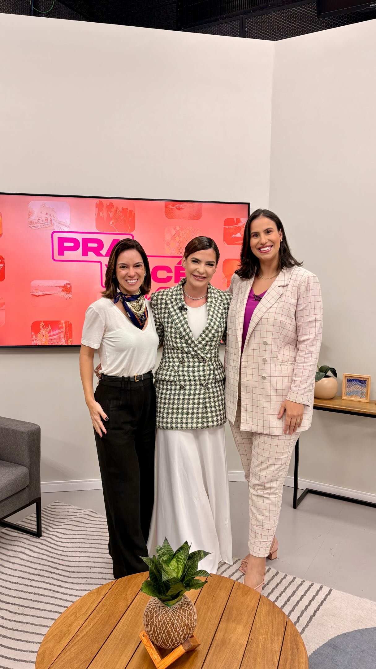 Nossa semana já começa aqui, nos estúdios da TV Gazeta.
Daqui a pouquinho, às 10h, vai ao ar, no Programa Pra Você, entrevista completa que a jornalista @mara_almeida fez com a especialista em harmonização facial, Sanauá Peixoto, do @institutosanauapeixoto.
Está imperdível! 🎬
#assessoriadeimprensa #comunicacao #jornalismo #nordeste #harmonizacaofacial