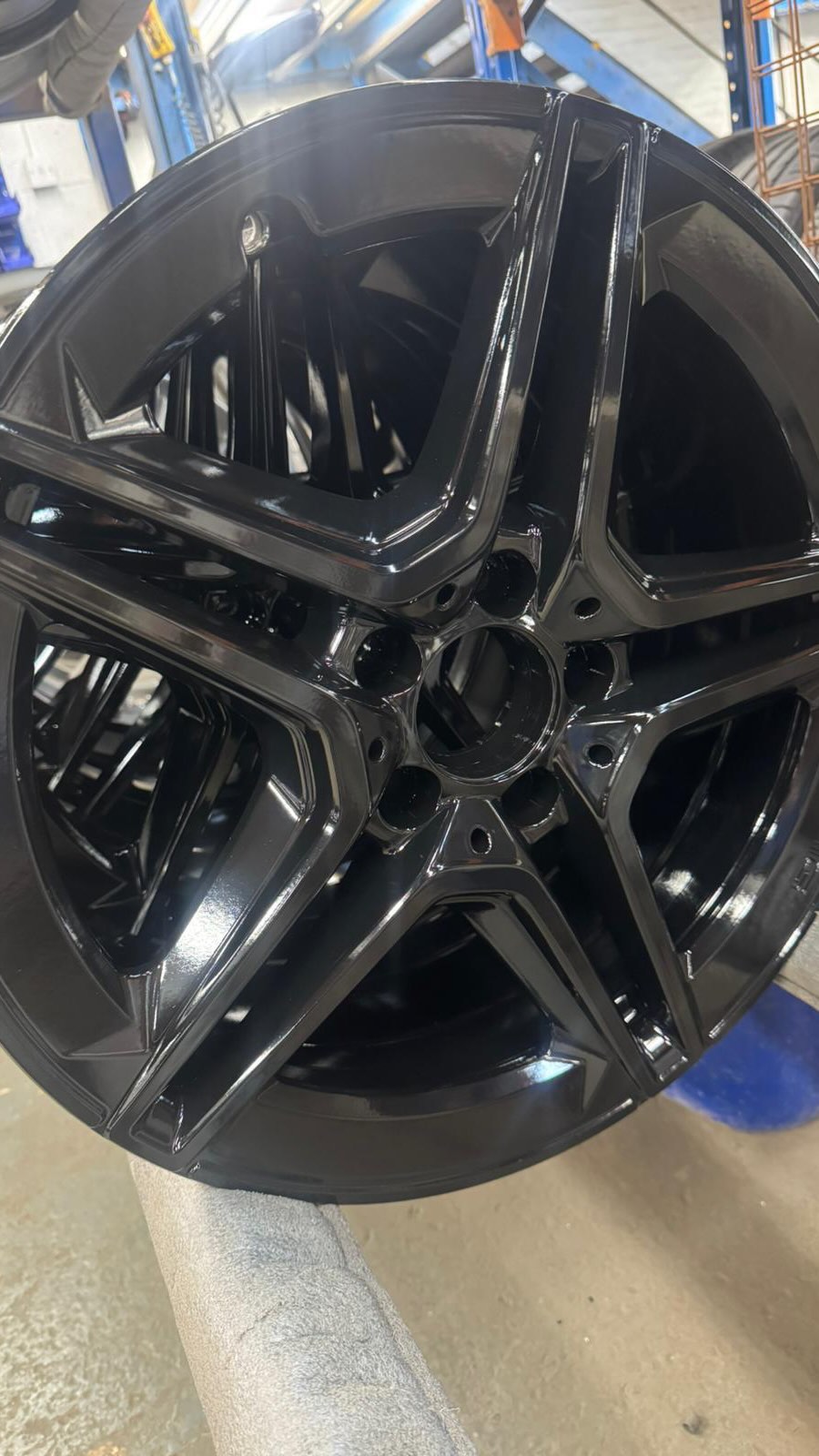 Back To Black โก๏ธ Black gloss powder coat finish for these Mercedes wheels ๐ค
.
.
.
๐ฒ DM us today with all your enquires
#mercedes #powdercoating #alloywheelspecialist #london #alloywheels