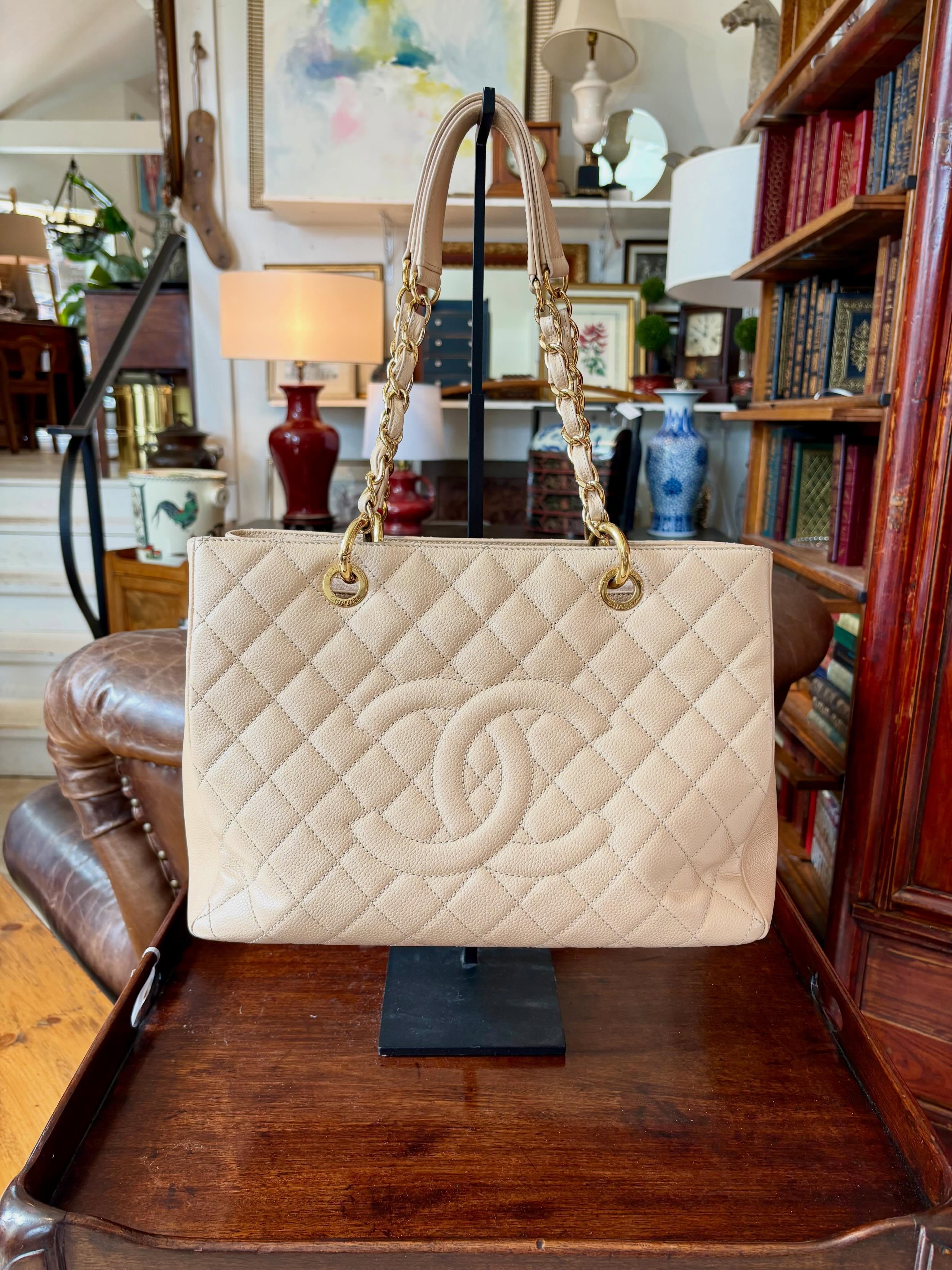 2 beautiful classic bags in great summer neutrals!
1. Chanel Grand Shopping Tote VGUC $2995
2. Gucci Mini Boston GUC $495
Call us for inquiries!
#lovedyoumadly #consignmentboutique #designerconsignment #designerhandbags #thornburyontario
