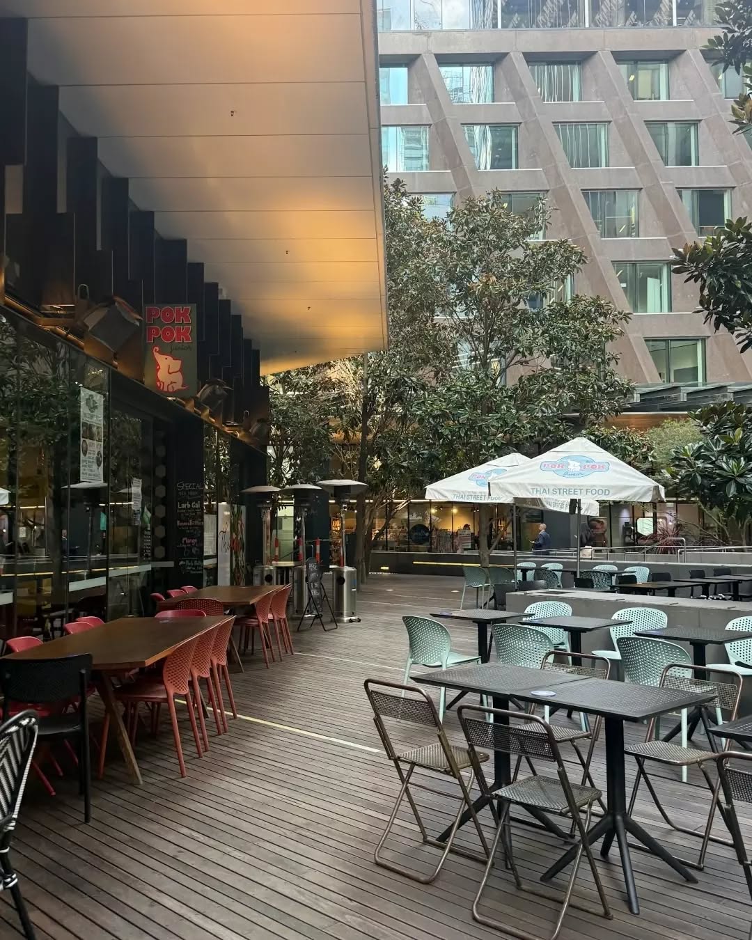 Outside hits different here! ☀️🍜
Right in St James, just off Bourke Street, you’ve got open air and plates rolling in while the city does its thing around you.
Grab a seat, settle in and let the afternoon stretch out. Book your table via the link in bio!
#ThaiFoodMelbourne #AsianStreetFood #PokPokJunior #MelbourneCBD #MelbourneLunch