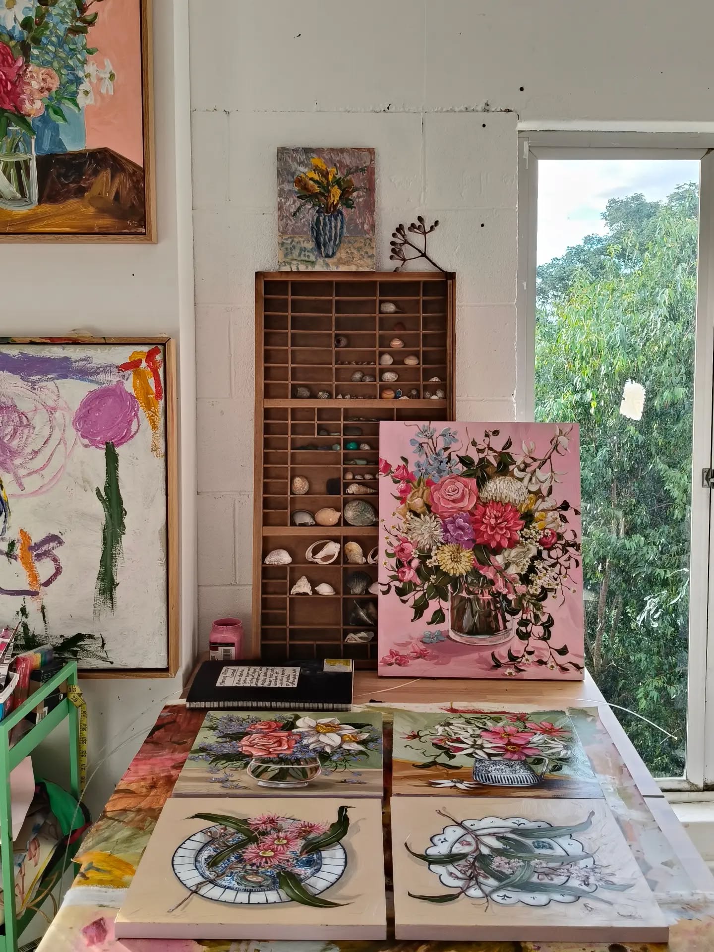 My camera reel lately ✨
1 - varnishing day!
2&3 - family visit to Mt Cootha (so much inspo)
4 - packing day!
5 - signing day!
6&7 - always finding inspiration on my bush walks
8 - kids discovered painting with pom-poms
9 - what I worked on last week