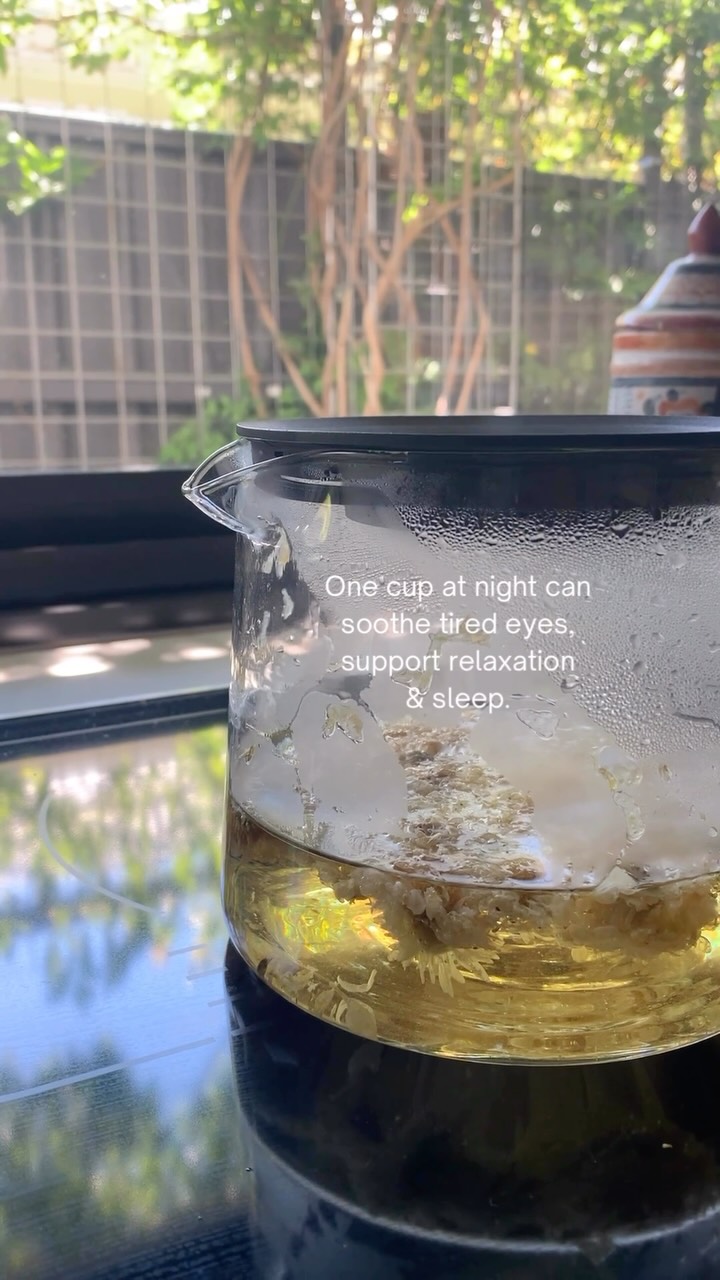 Chrysanthemum tea is traditionally used in Chinese medicine to support Liver balance 🌼
In TCM, long hours spent staring at screens and ongoing stress can contribute to Liver Qi stagnation, which can build heat in the system.
That “heat” can show up as feeling irritable, wired at night, tired eyes, headaches, or just feeling overstimulated and on edge.
Chrysanthemum tea is often used to help cool that heat, soothe tired, dry eyes, and support a calmer, more settled nervous system for calmer moods and better sleep.
Simple, gentle, and something many people in modern life tend to need more of.
Simply throw a handful of Chrysanthemum (could also add Mint) into your favourite mug, add boiling water and let steep for 5 minutes and enjoy.
Save this for when you need a bit of a nervous system reset at the end of the day.
#nervoussystemsupport #chinesemedicine #insomnia #liverqistagnation #chinesetea
———
Glow Acupuncture & Chinese Medicine, 106 Canterbury Rd, Middle Park 3206 VIC.