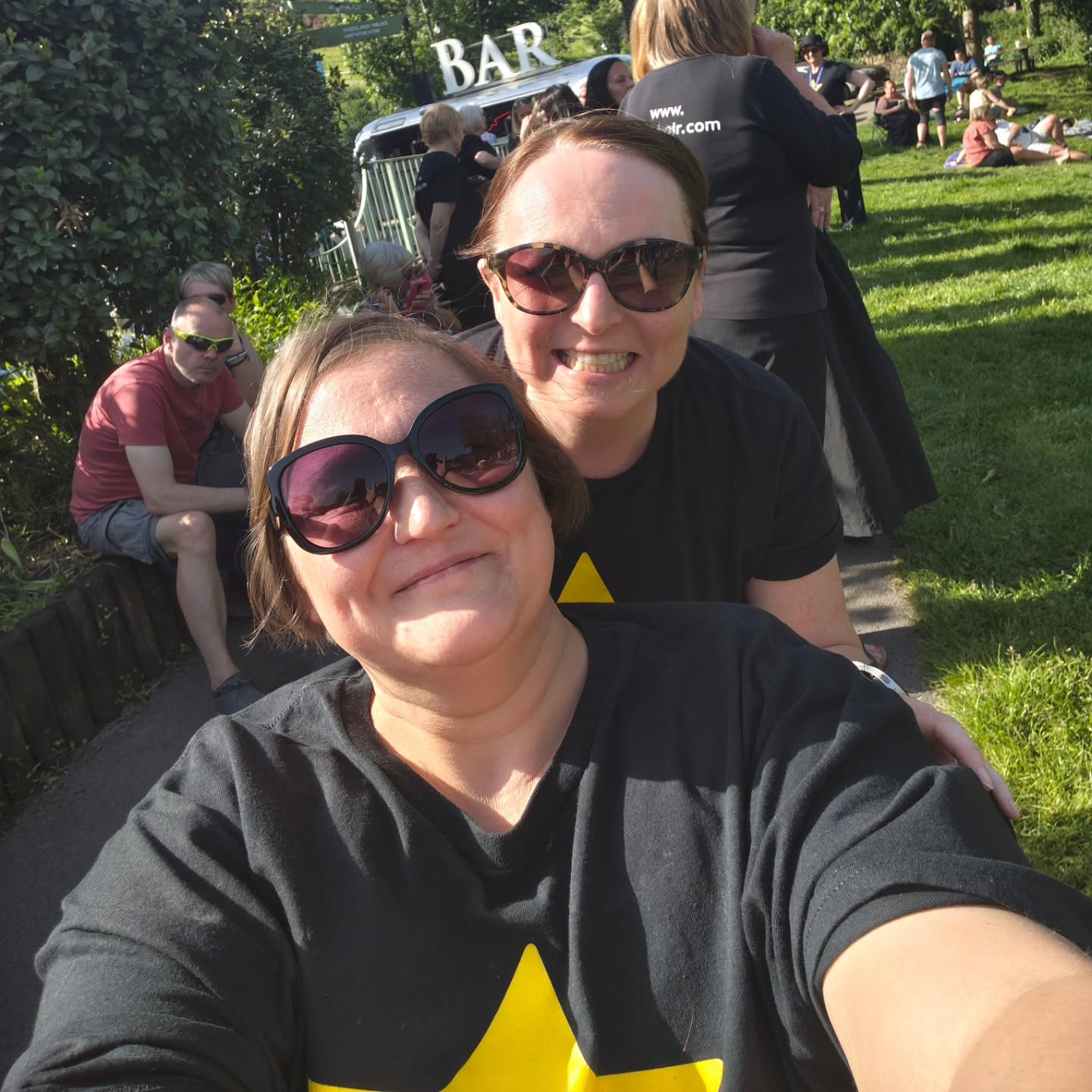 Gorgeous day for a sing song in the park!
@rockchoirgmcrnorth
@jowalsh2807