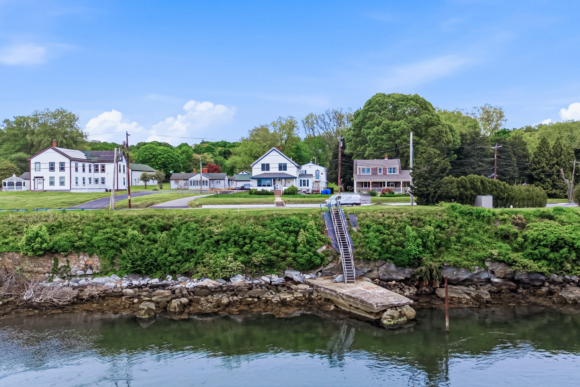 Had the pleasure of photographing this beautiful Airbnb in Tiverton RI 🌊🏡
This cozy 2-bedroom, 1-bath getaway features incredible water views, an amazing pool, and a deck where you can walk right out and jump in for a swim. The perfect spot to relax and enjoy summer by the water. ☀️